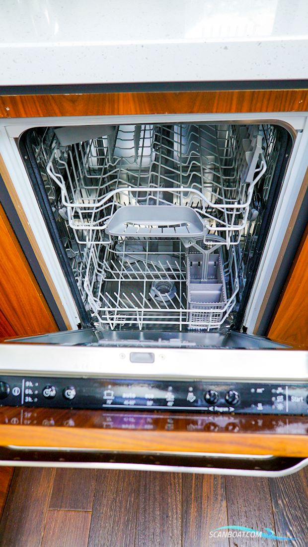 Sunseeker Predator 57