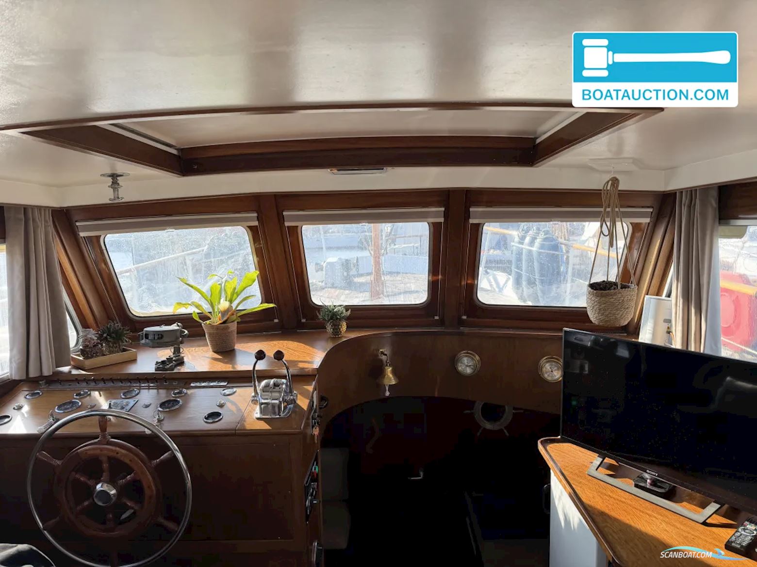 Super Van Craft 13.50