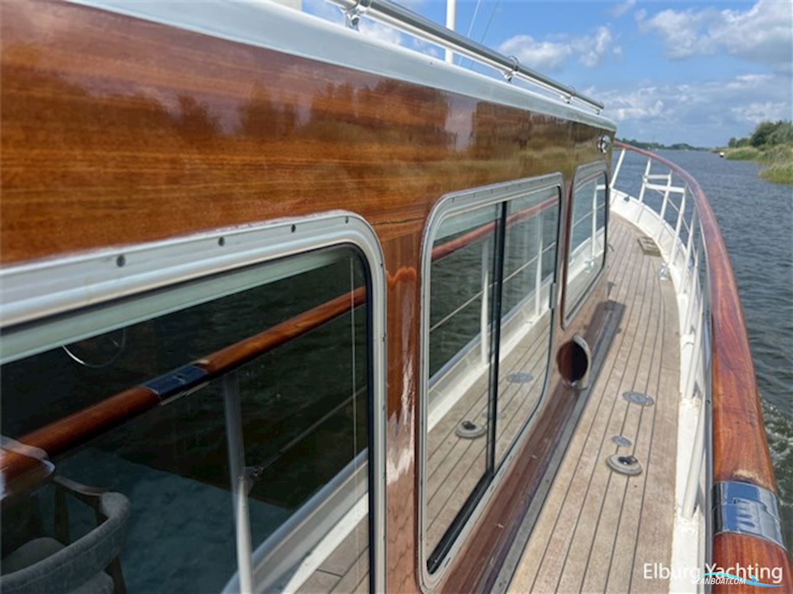 Super Van Craft 13.80