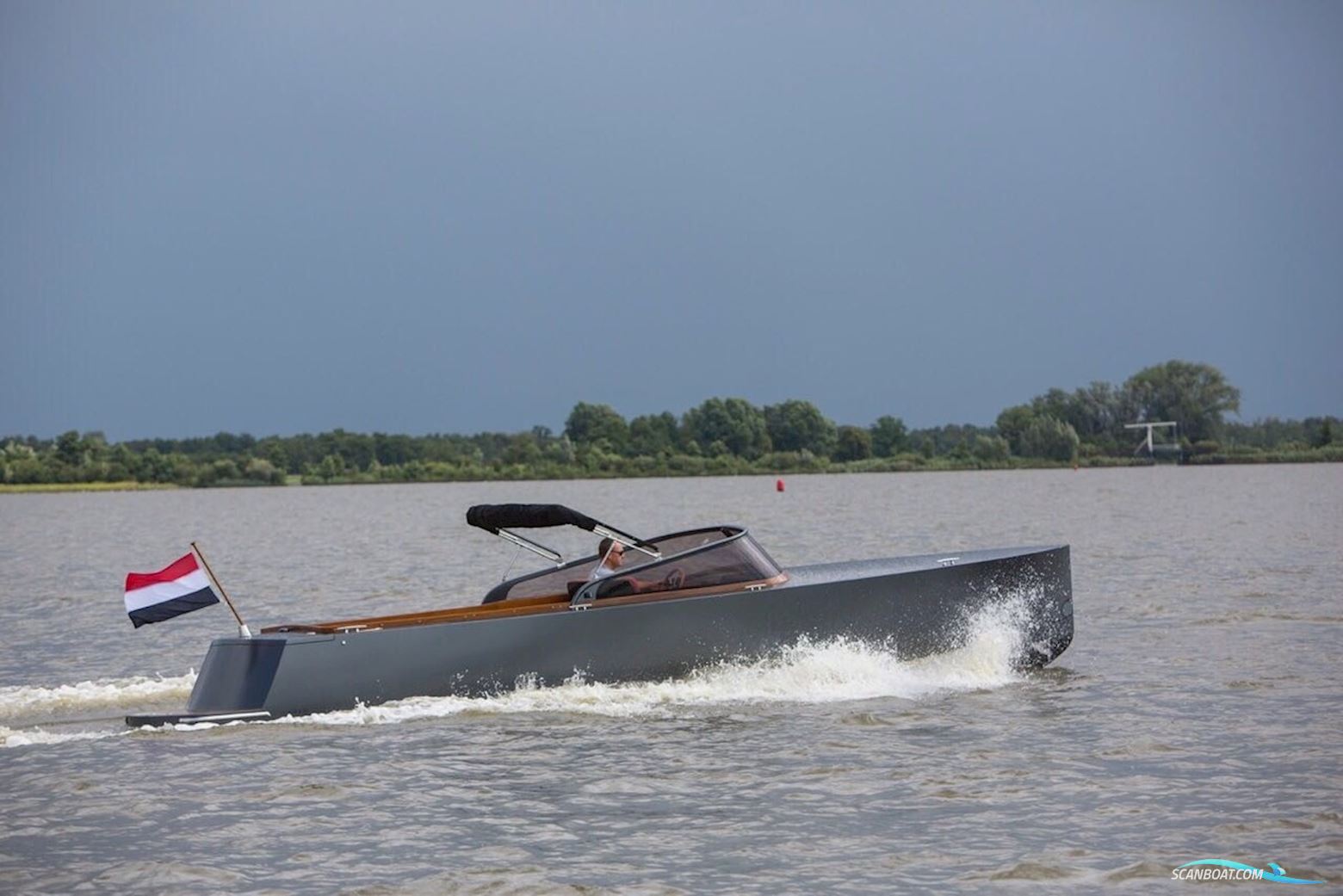 T-Liner 850 Cabrio Motorbåt 2018, Holland