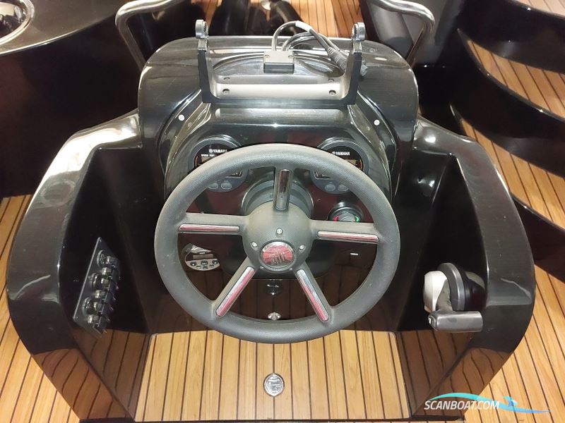 Tender Gentleman´s Launch 700XL