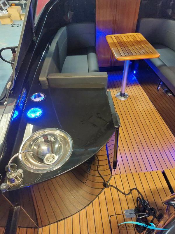 Tender Gentleman´s Launch 700XL