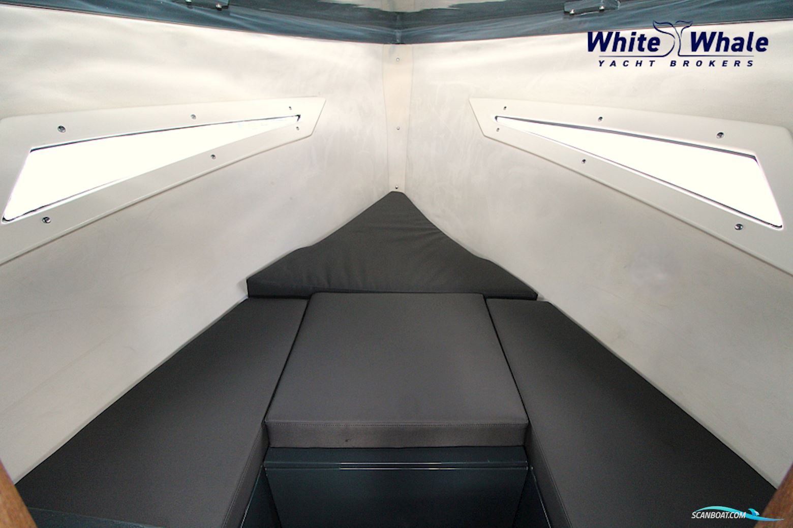Tendr 27 Cabin