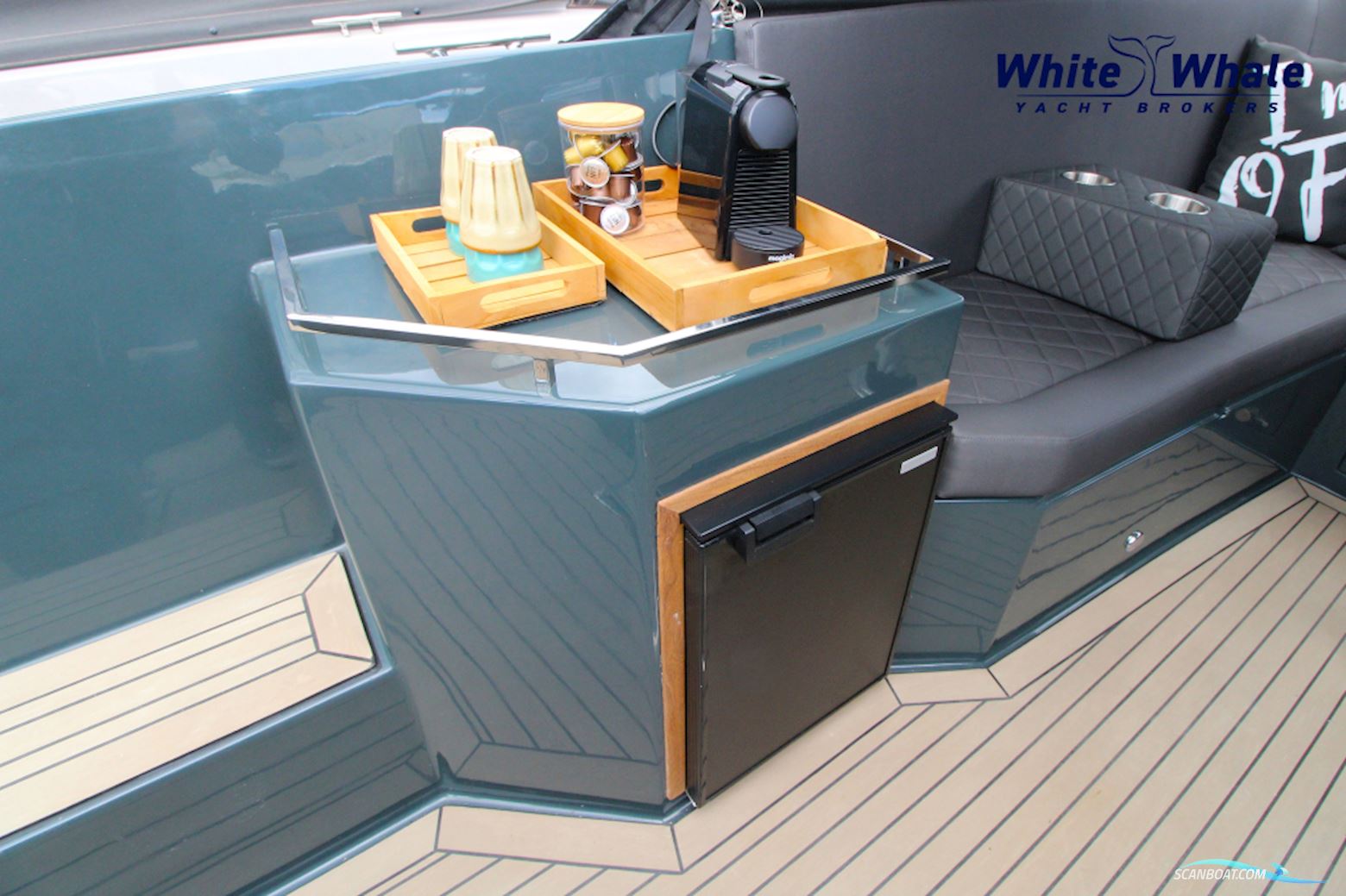 Tendr 27 Cabin