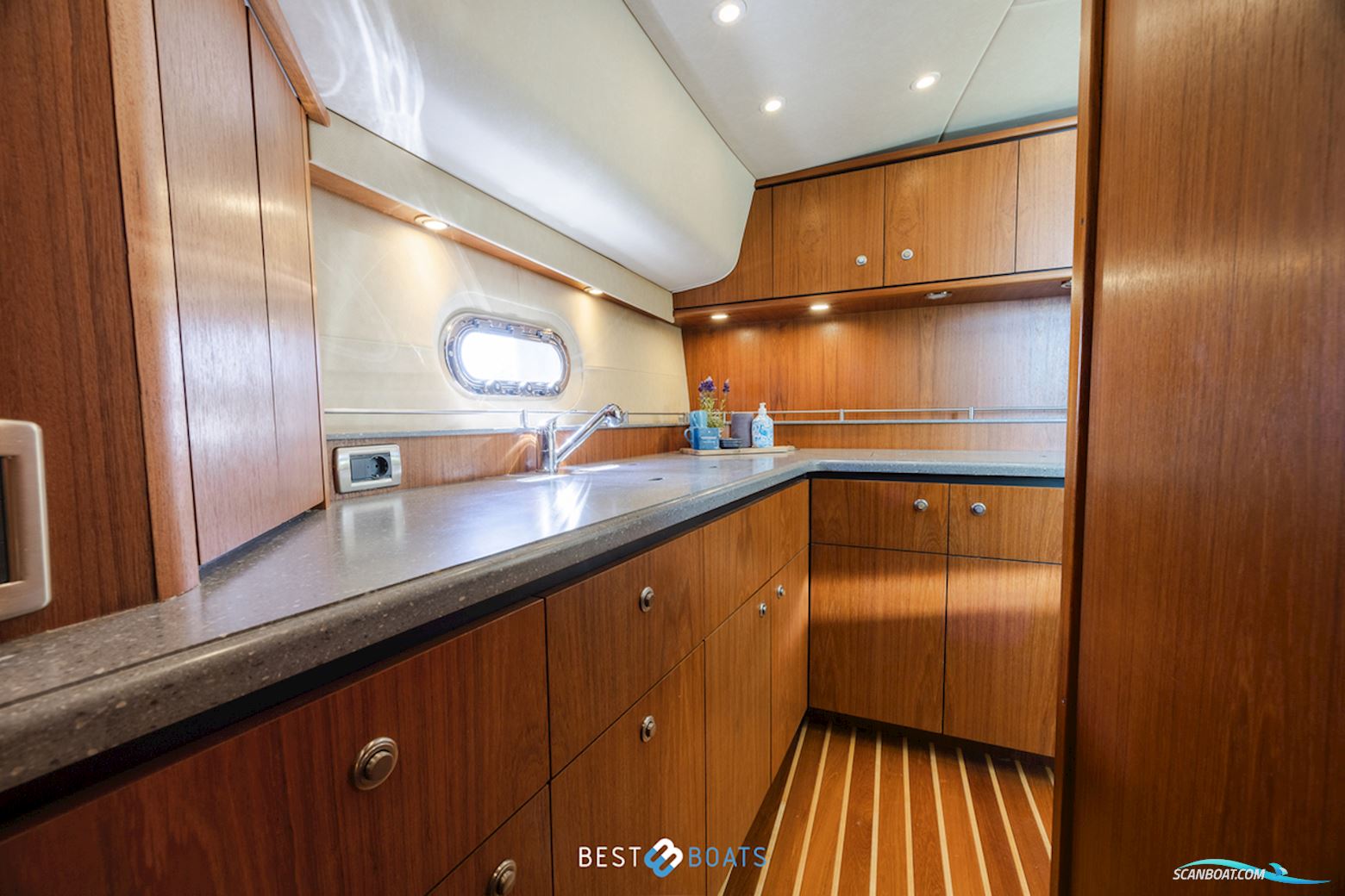 Tiara 4300 Sovran