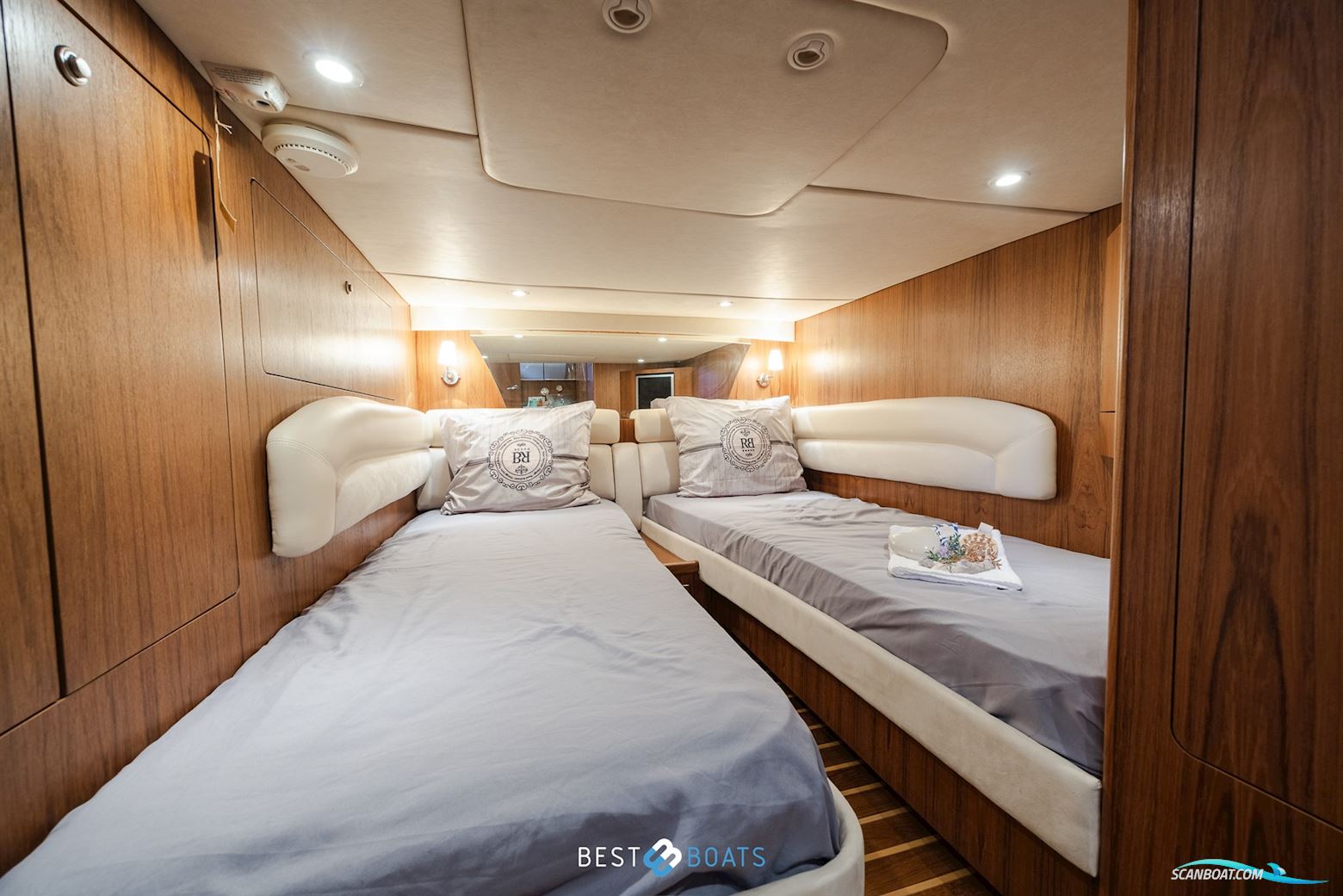 Tiara Yachts 4300 Sovran