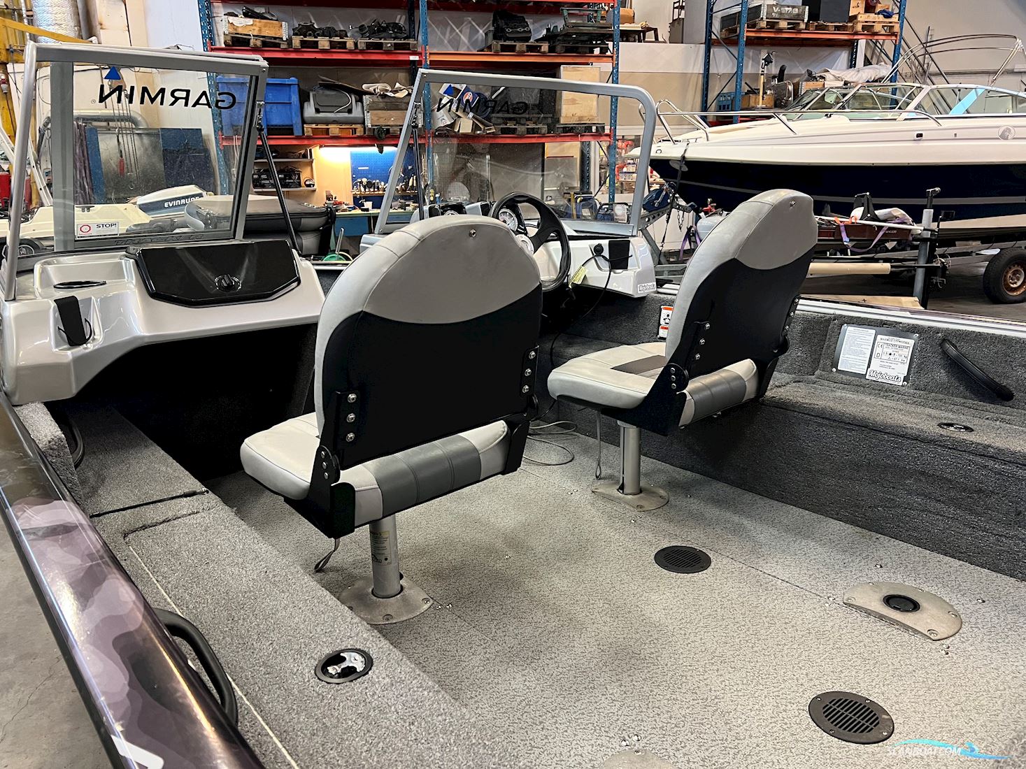 Tracker Pro Guide V16 WT