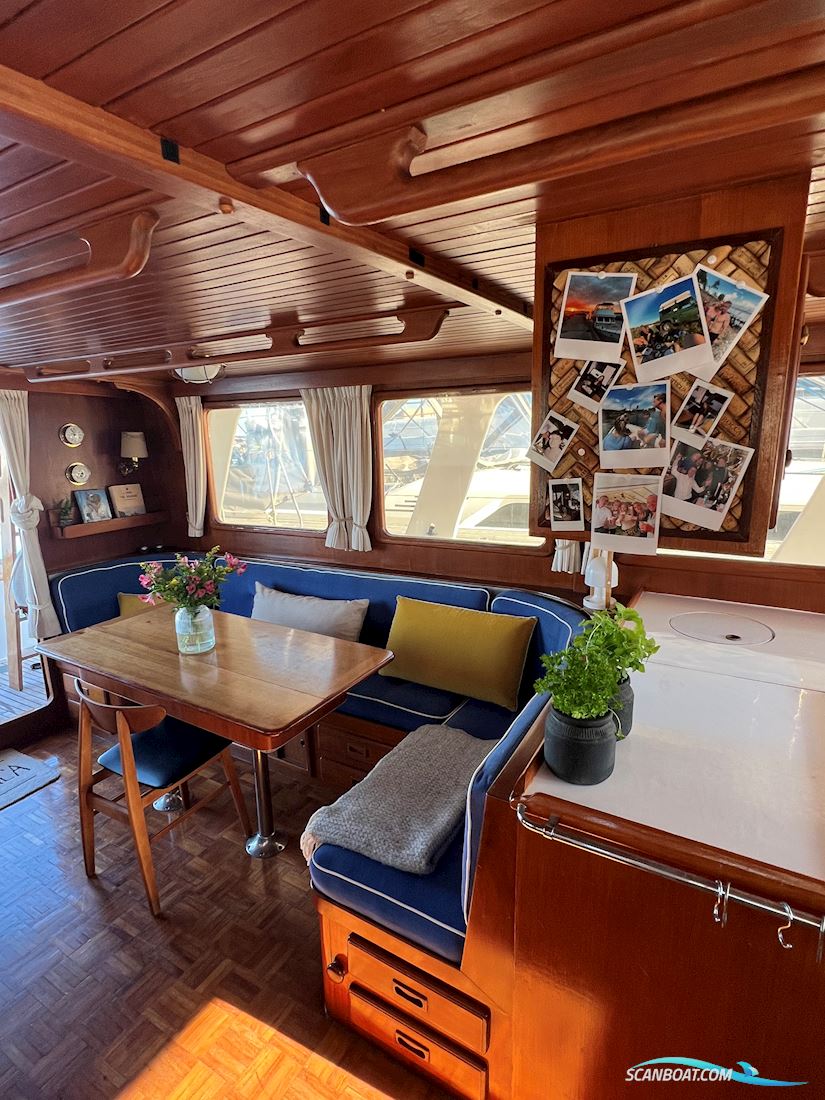 Trawler Sedan 41 Europe 