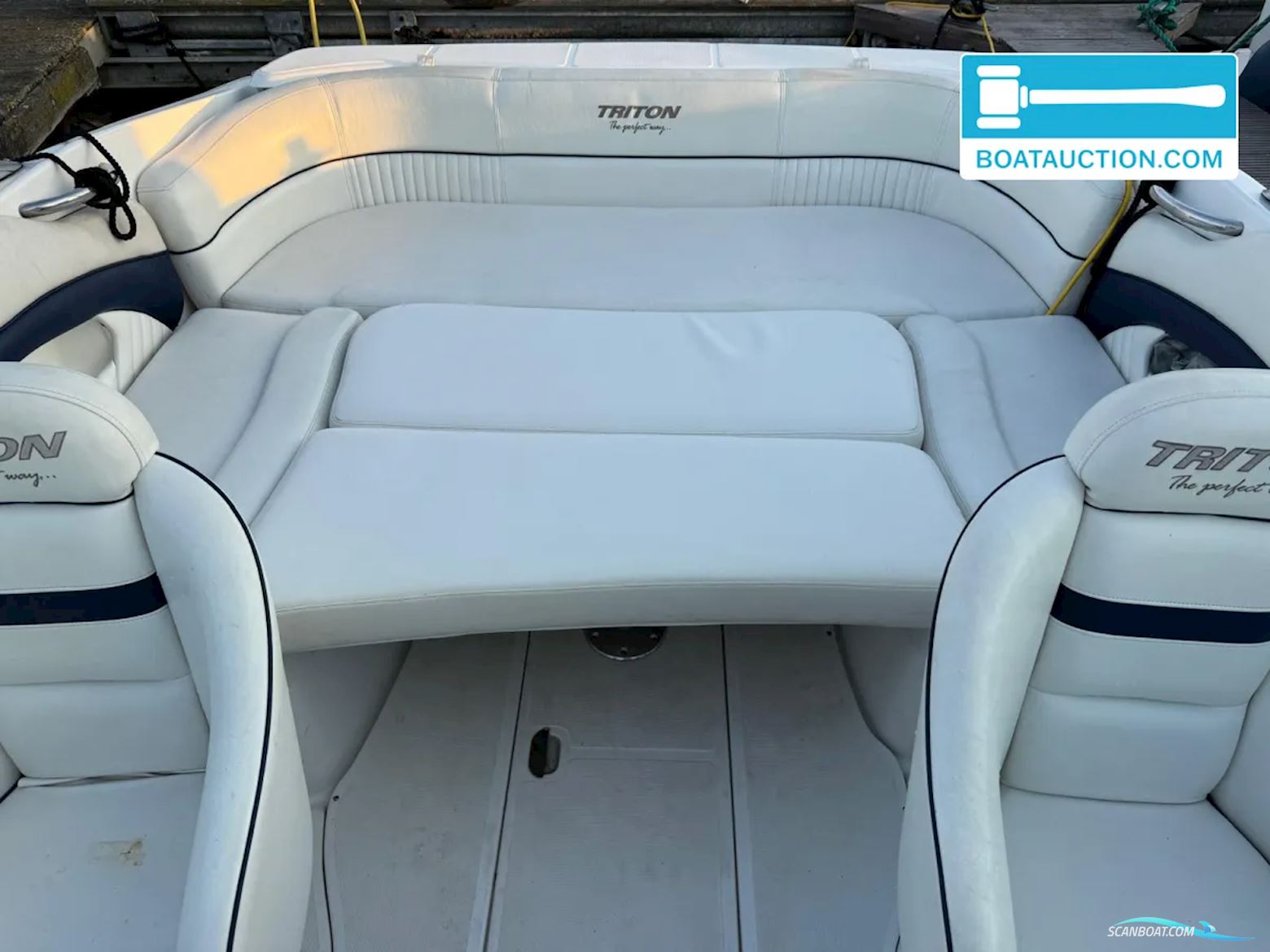 Triton 225 Cuddy