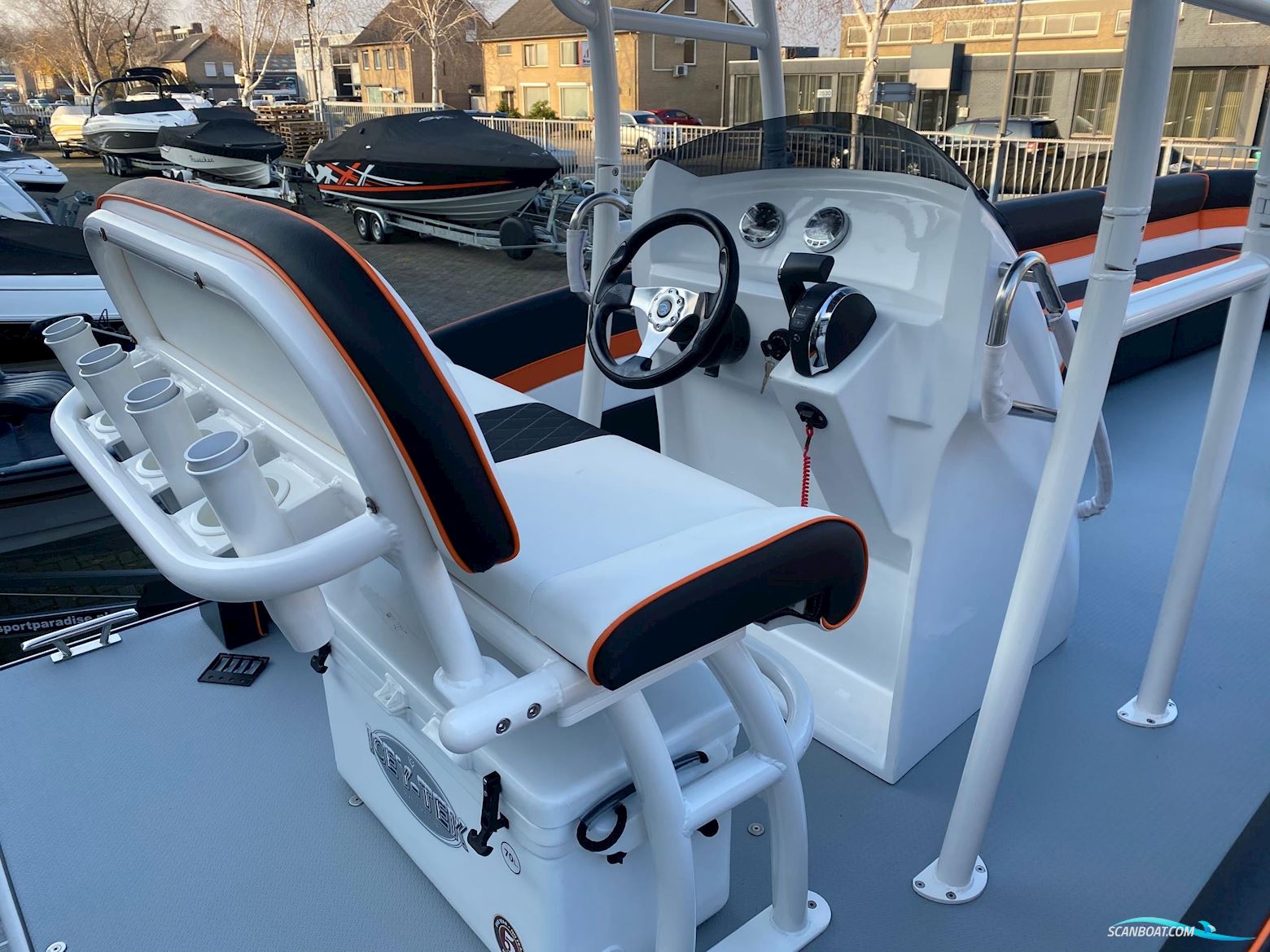 T.top Funcruiser 8.2 Verado 300 Pontoonboot