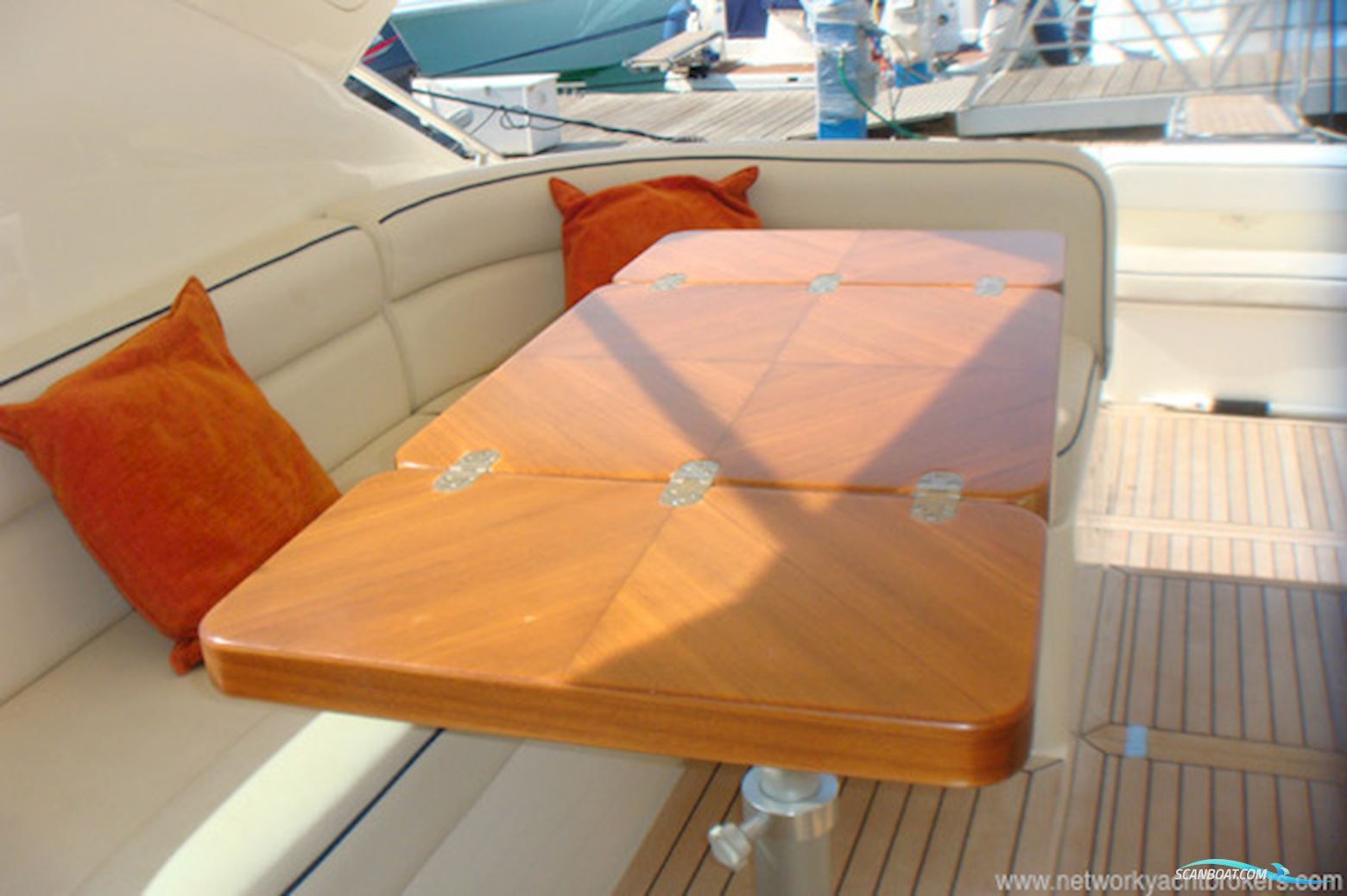 Uniesse 42