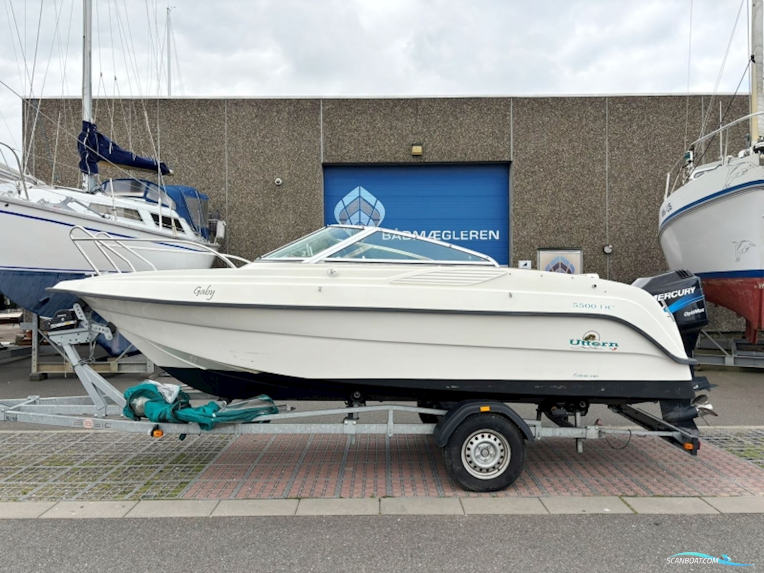 Uttern 5500 DC Kabinebåd Motorbåt 2001, med Mercury motor, Danmark
