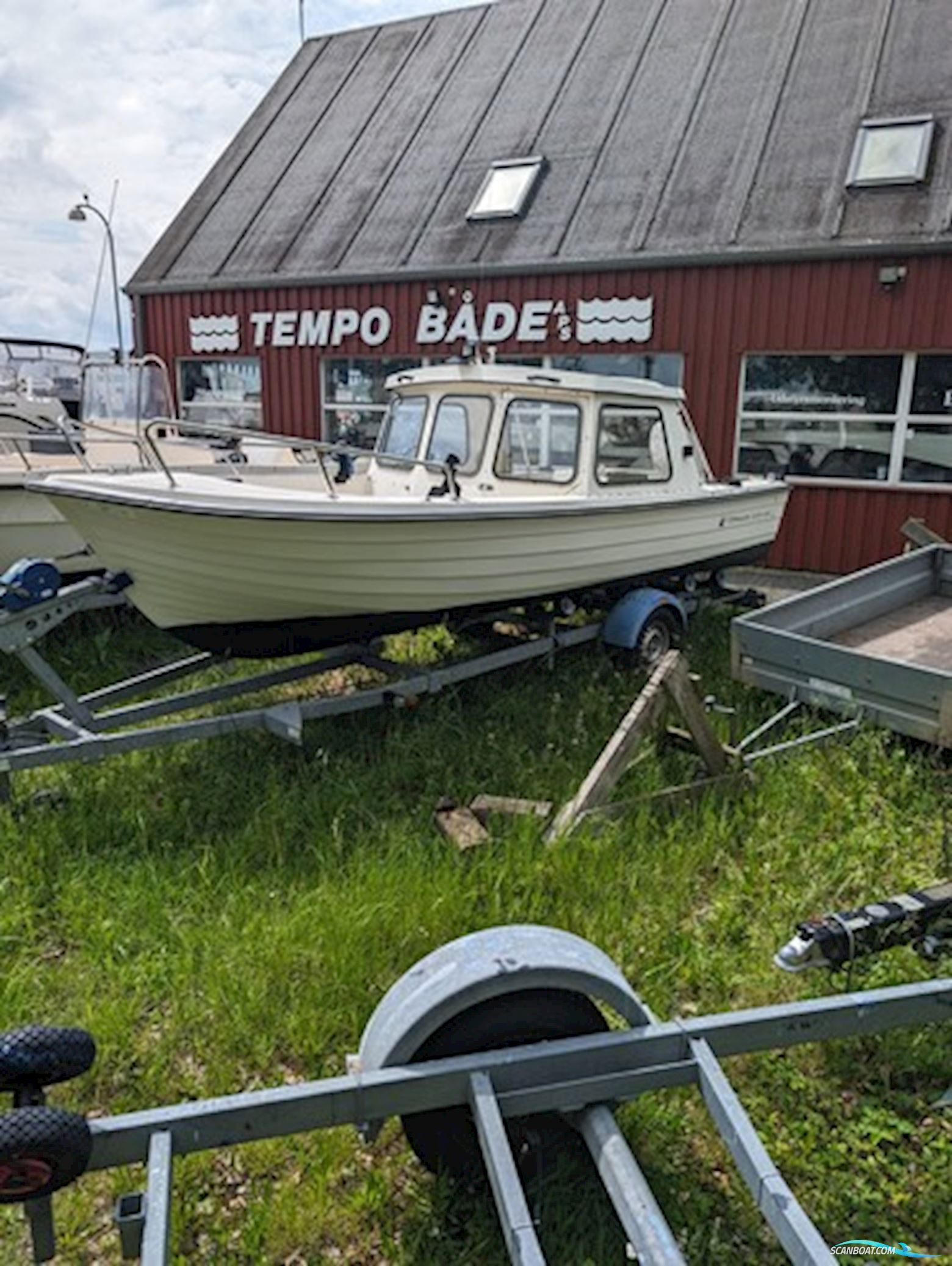 Uttern 560 MR ( sat 10.000.- ned )