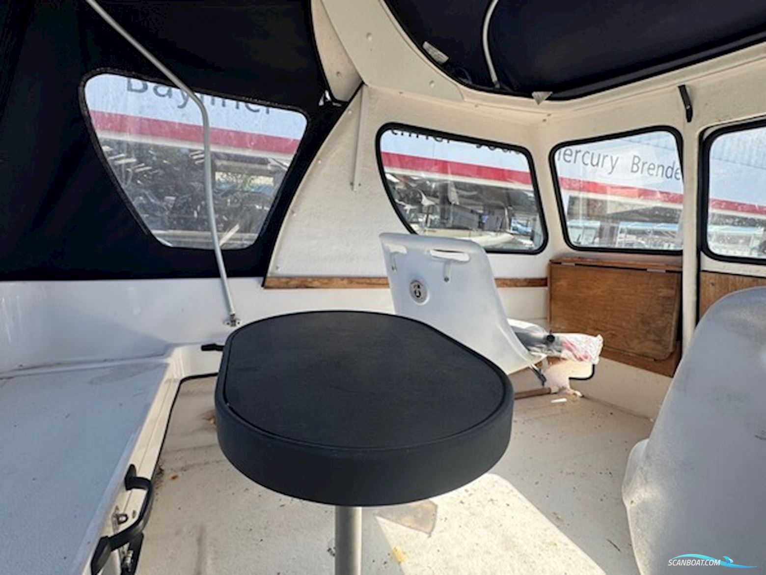 Uttern C56 med 60 hk Mercury-EFI 4 takt.