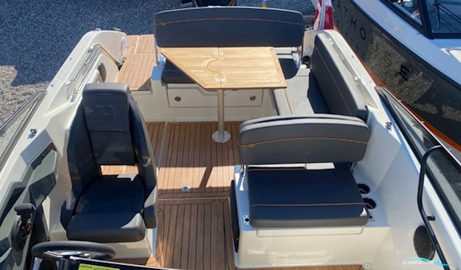 Uttern D65 – Mercury 200 HK. V6 DTS