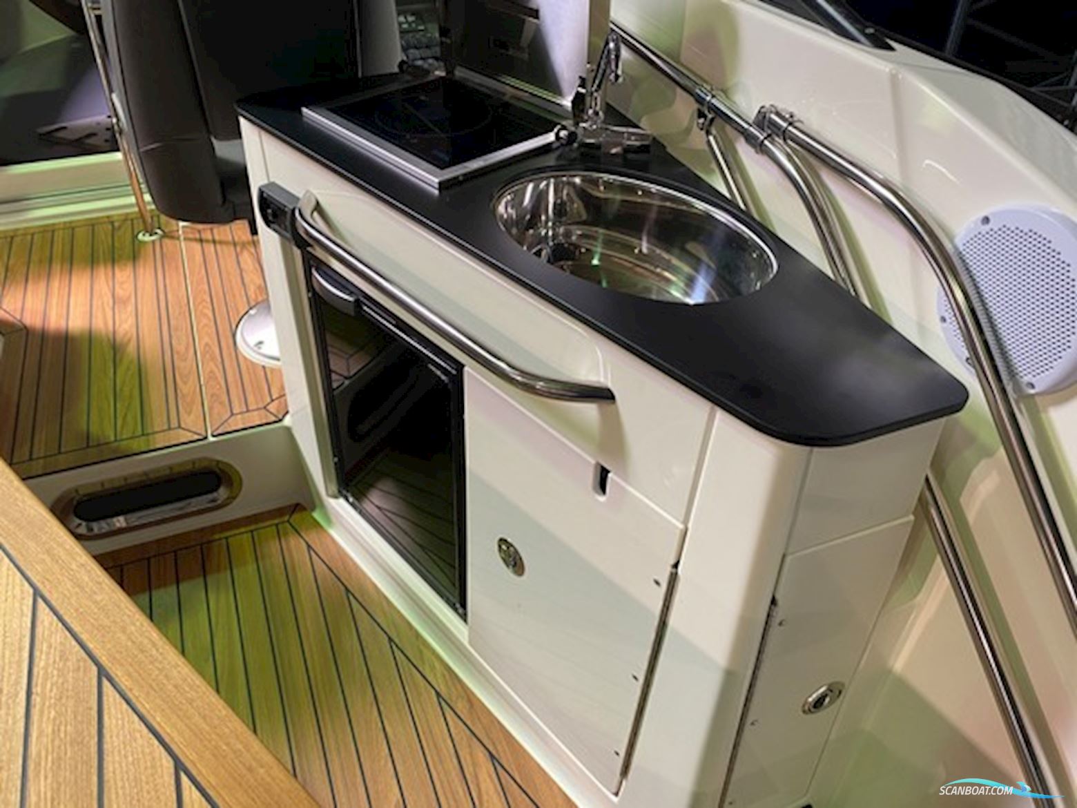 Uttern D77 m. Mercury 300 hk V8 DTS Verado