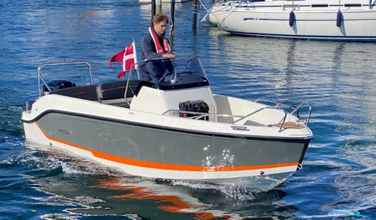 Uttern S53 – Mercury F-115 CT