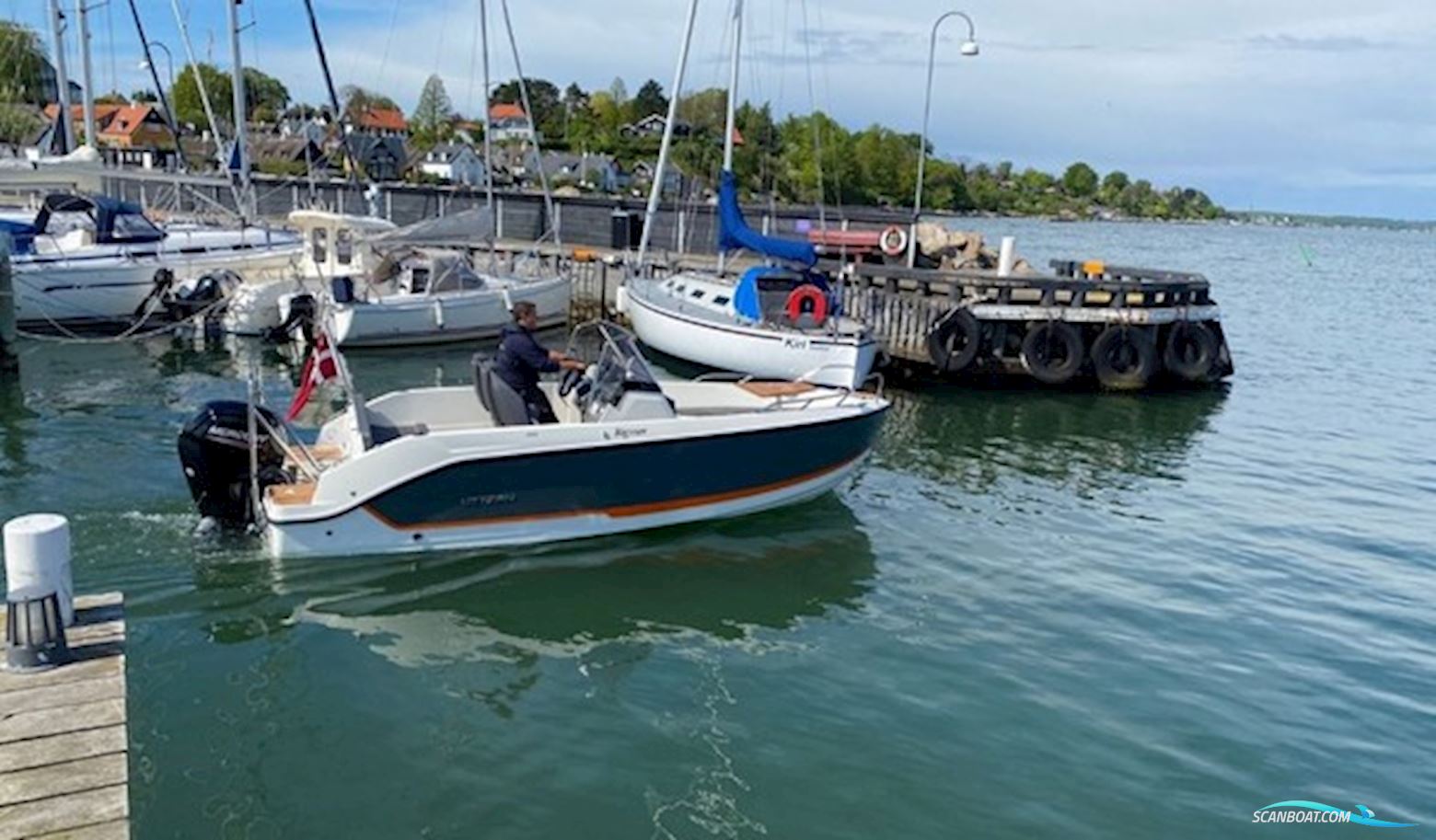 Uttern S59 – Mercury F-115 HK. CT EFI