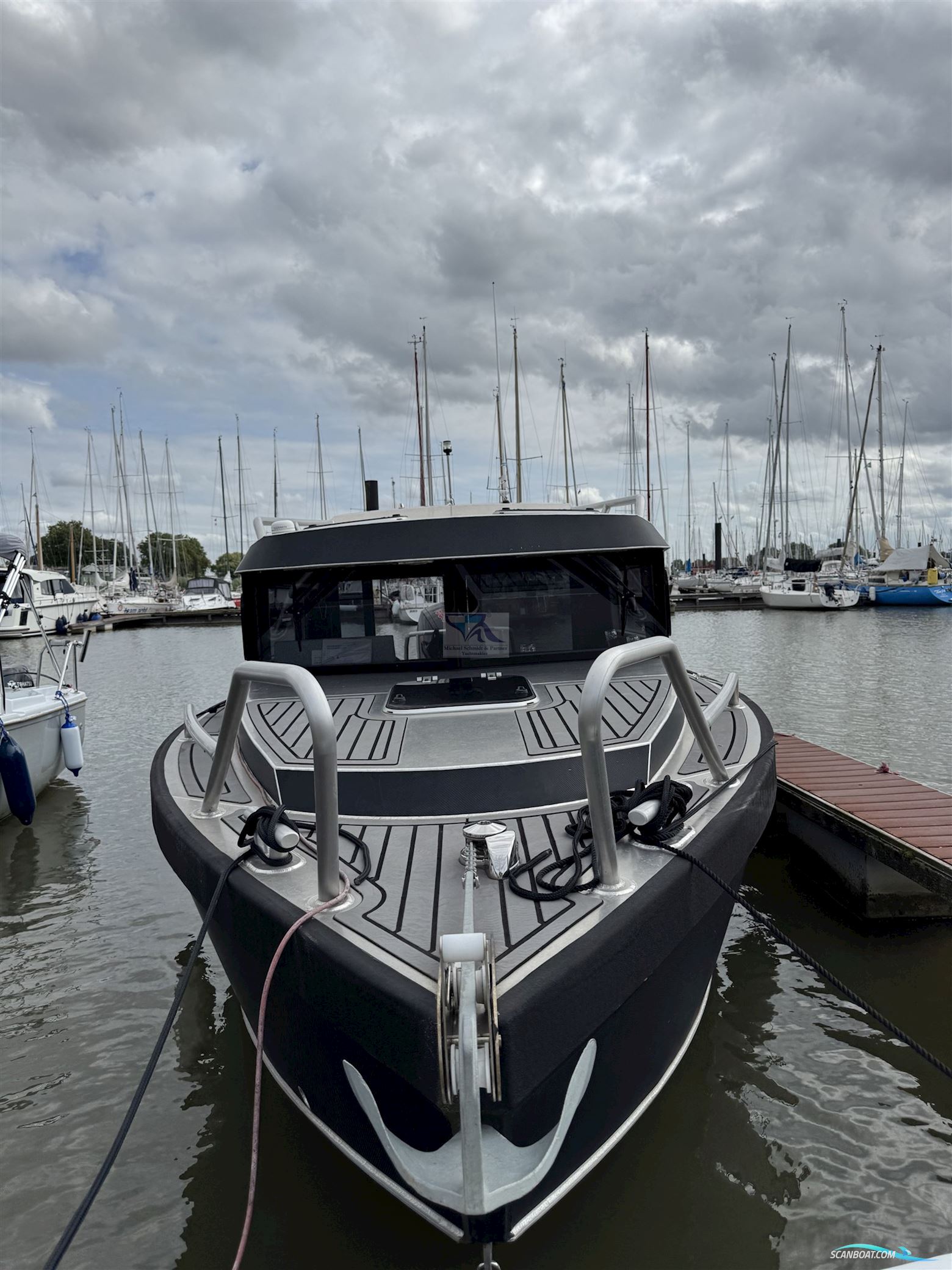 V-Boats Voyager 700 Cabin