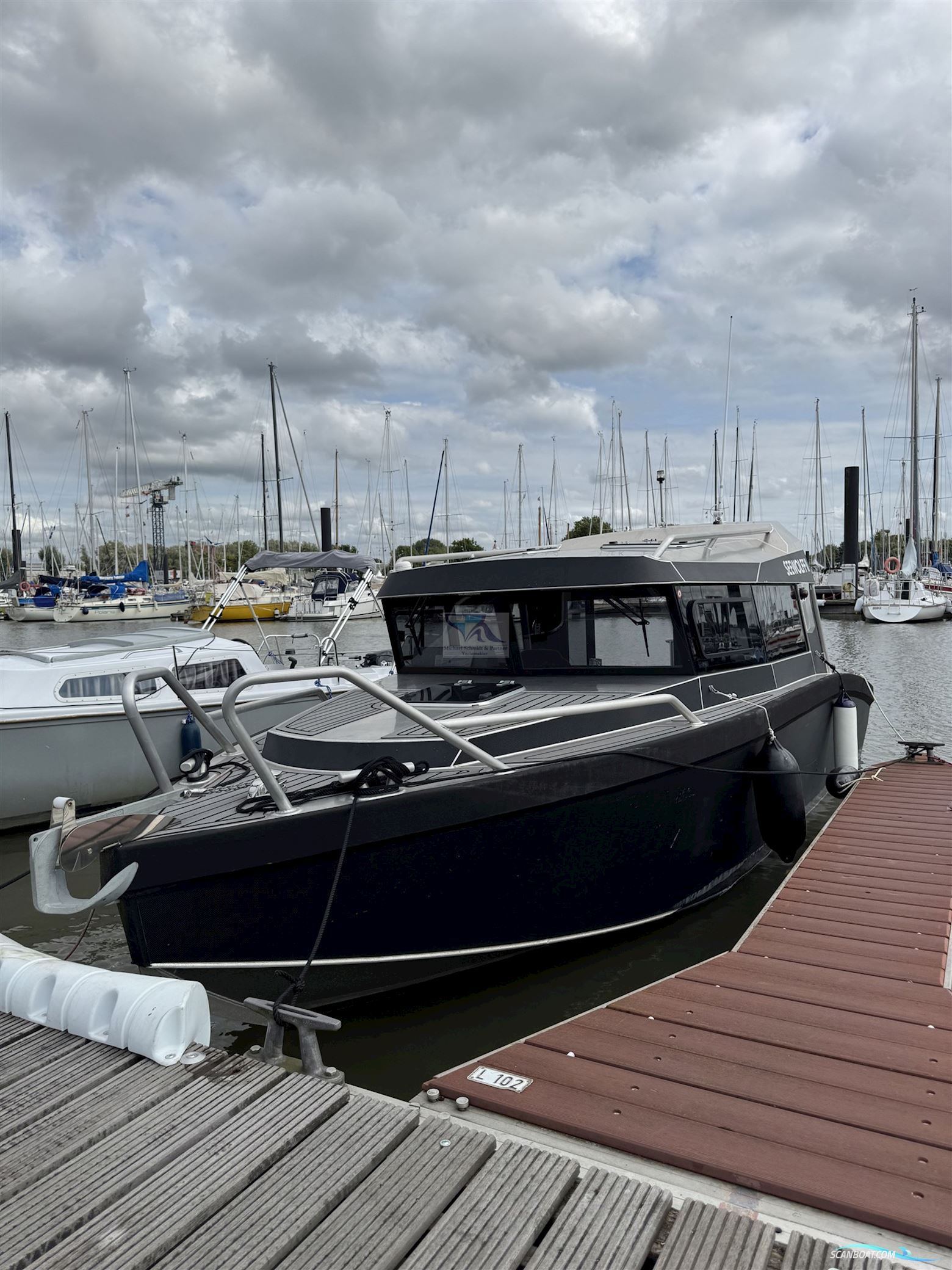 V-Boats Voyager 700 Cabin