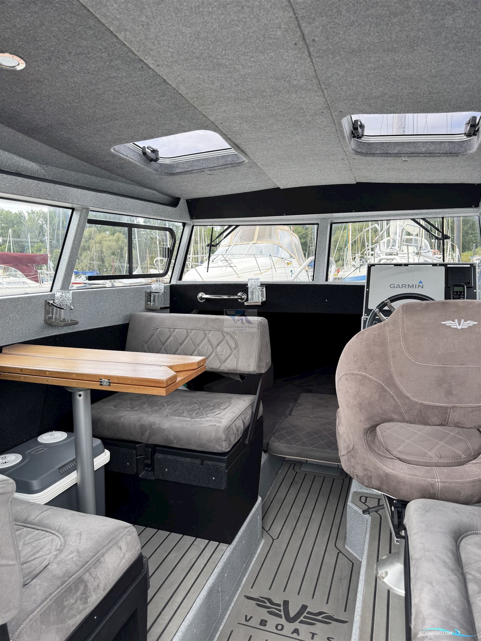 V-Boats Voyager 700 Cabin