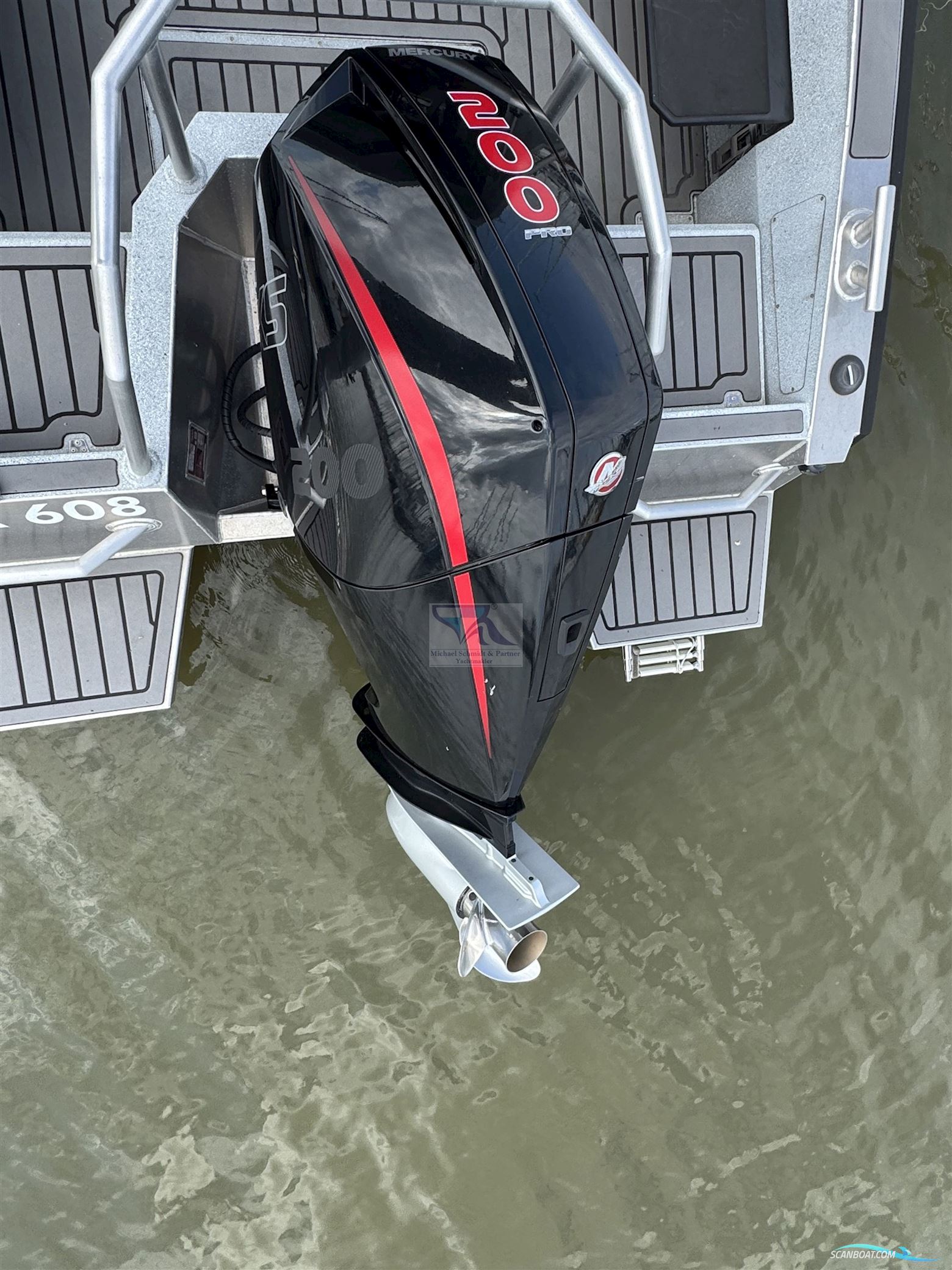 V-Boats Voyager 700 Cabin