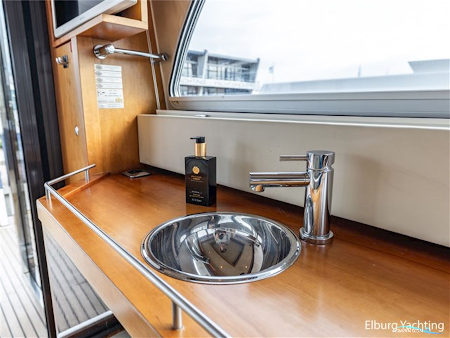 Valk Continental 1900 - Wheelhouse