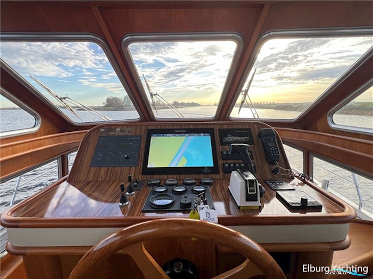 Van den Hoven Exclusive 1600 