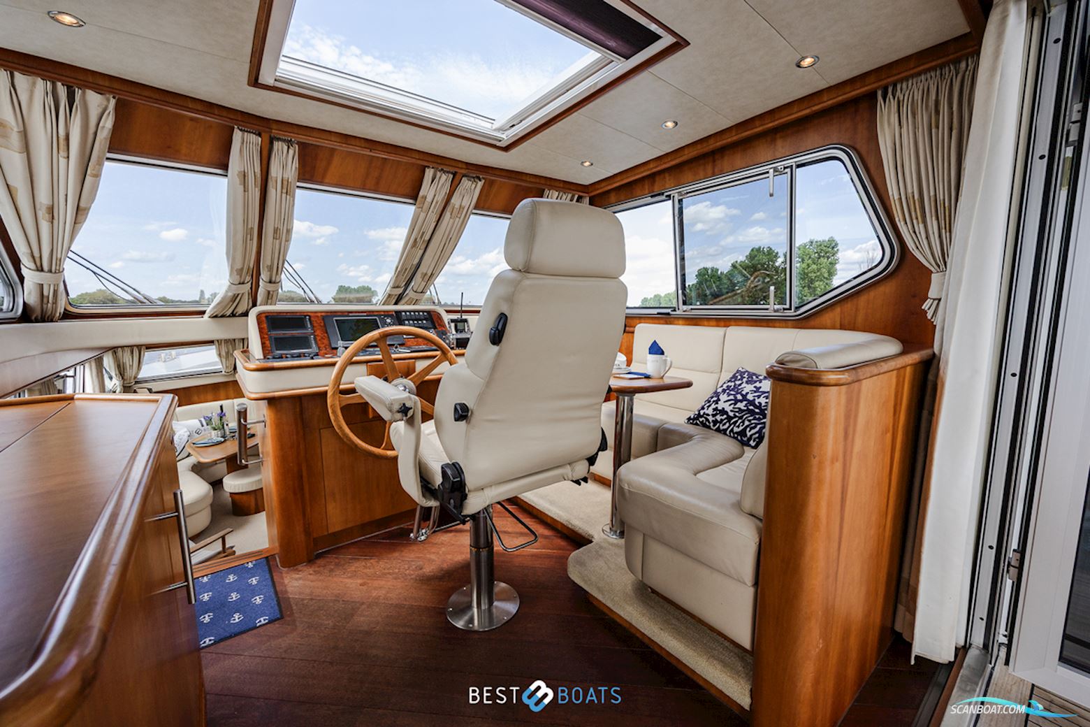 Van Den Hoven Exclusive 1600