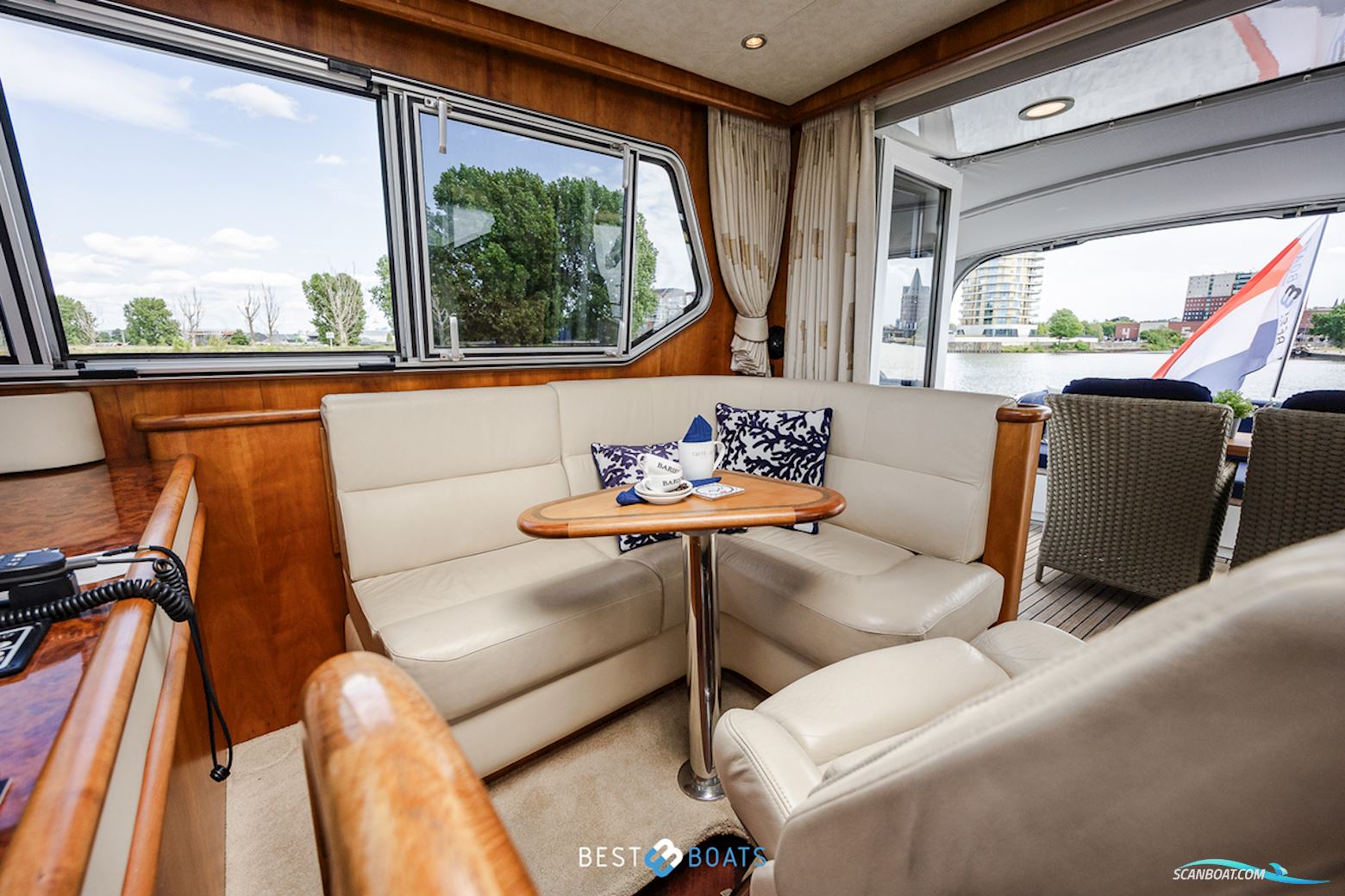 Van Den Hoven Exclusive 1600