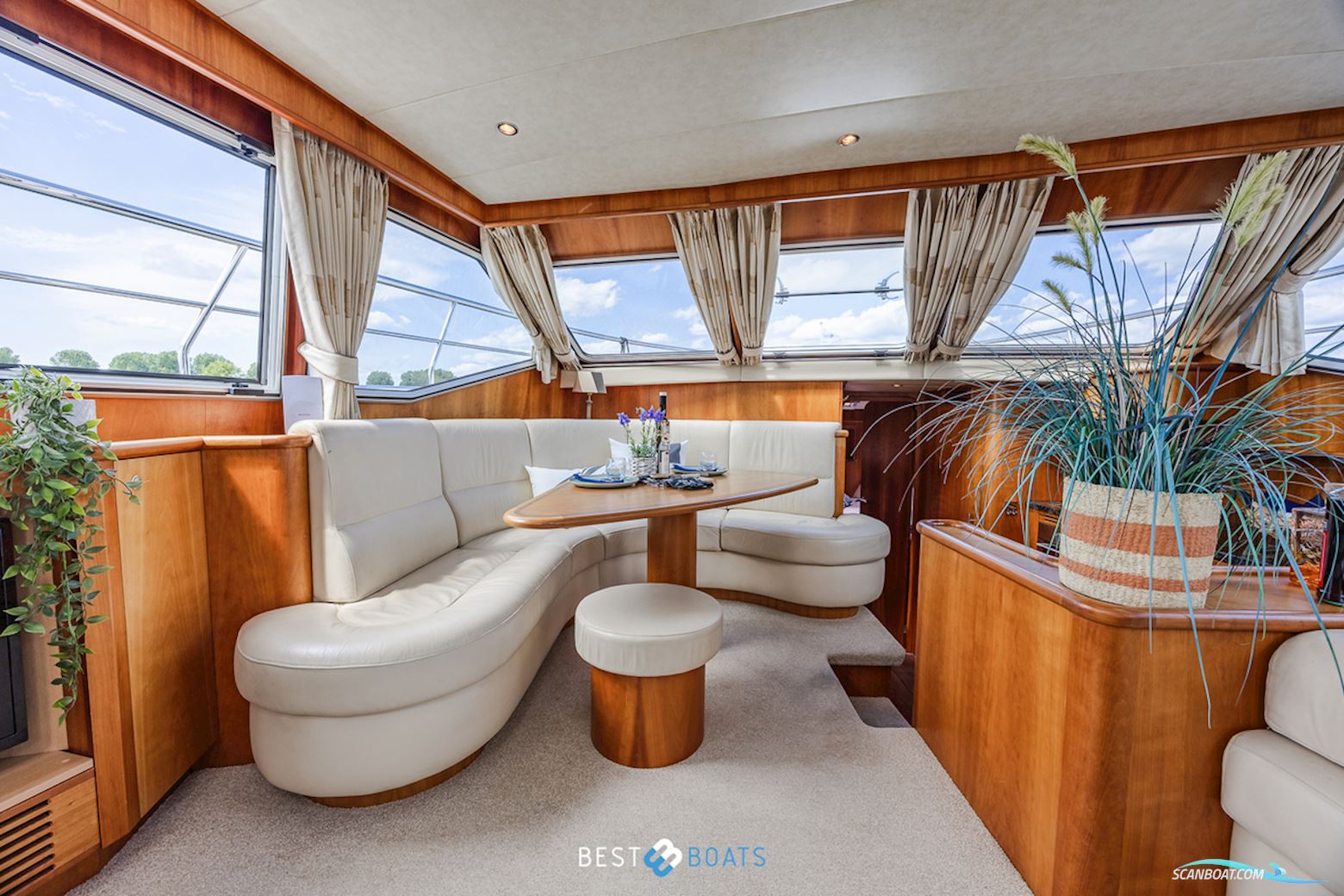 Van Den Hoven Exclusive 1600