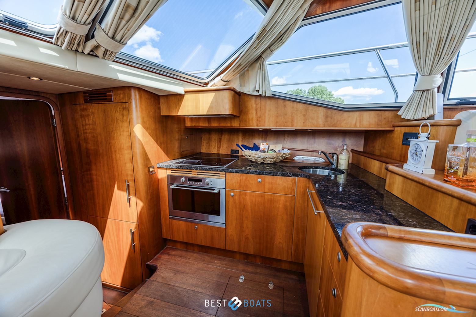 Van Den Hoven Exclusive 1600