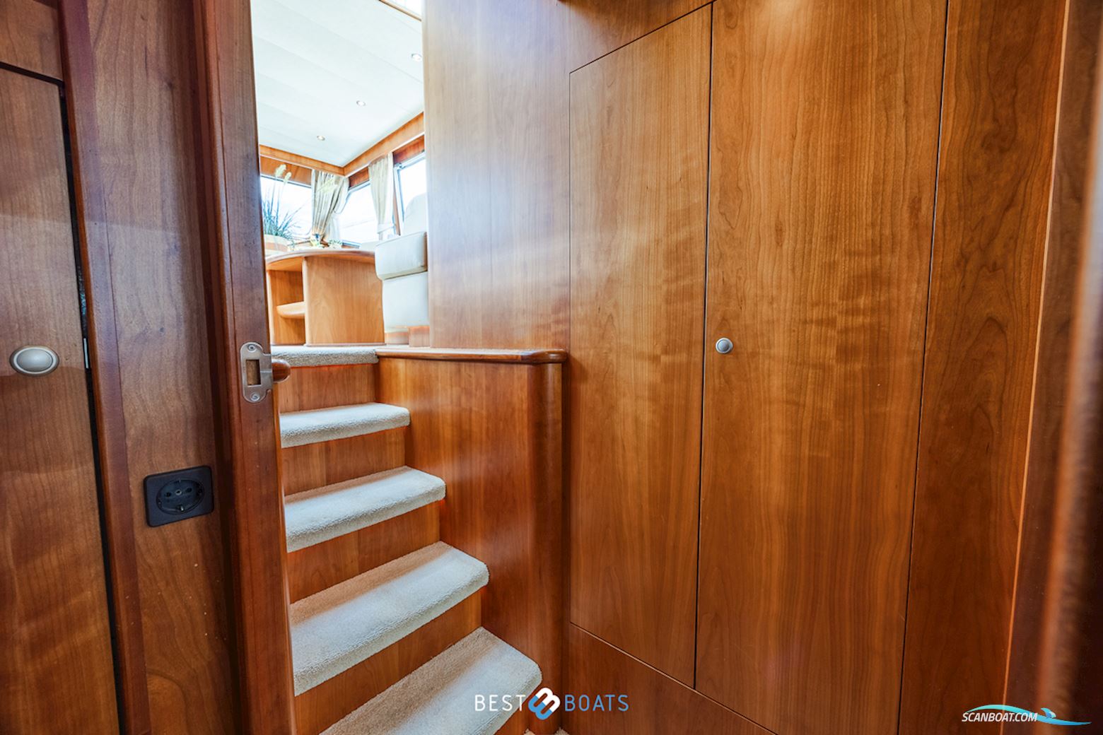 Van Den Hoven Exclusive 1600