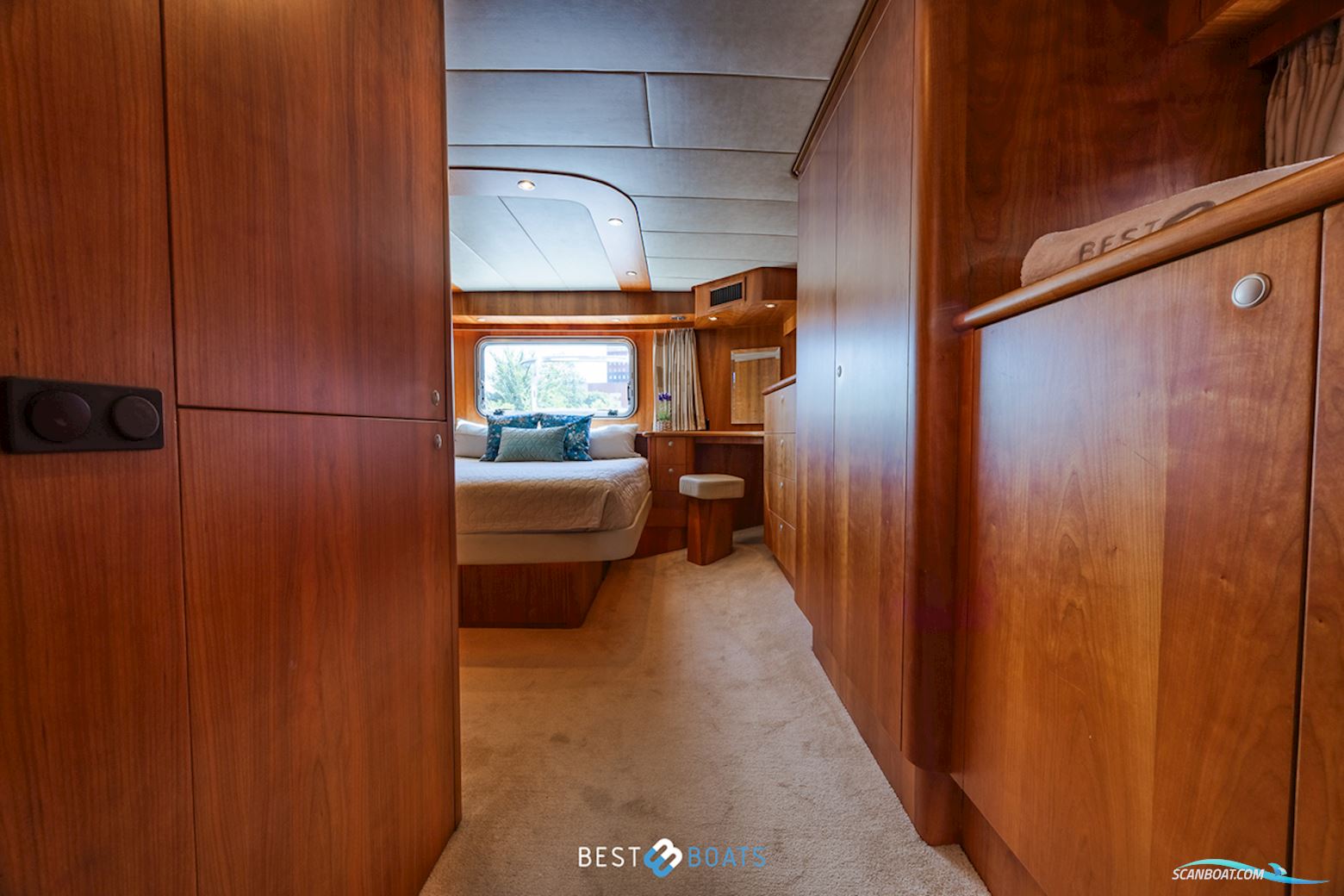 Van Den Hoven Exclusive 1600