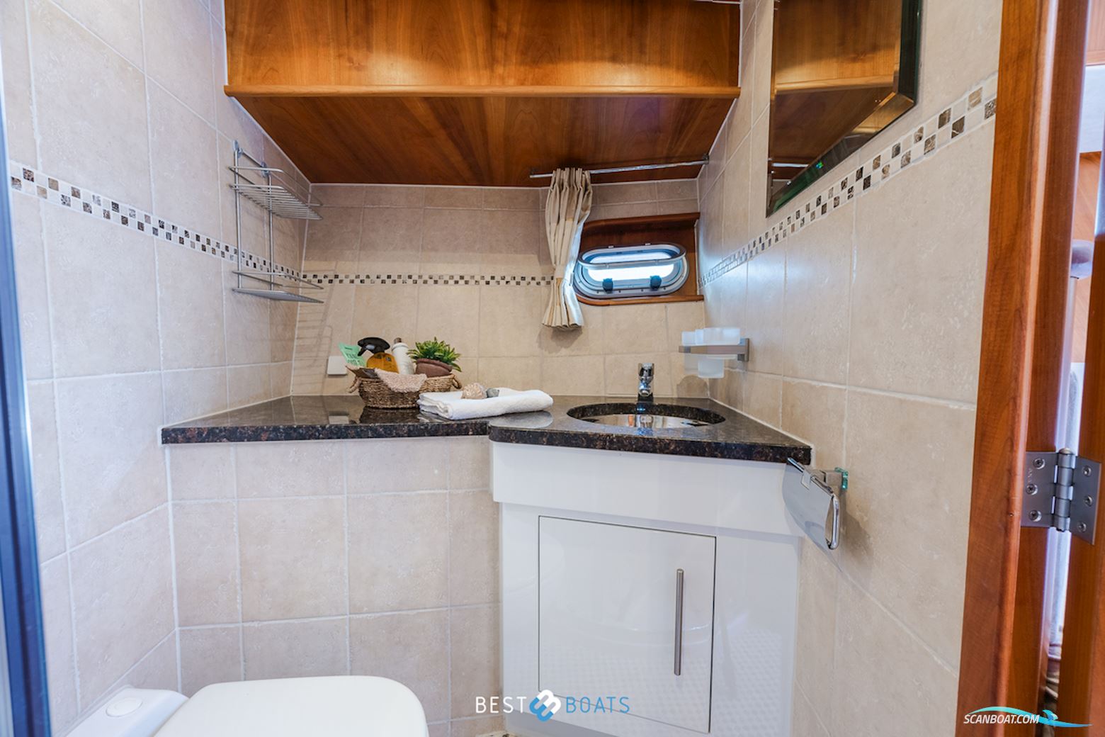 Van Den Hoven Exclusive 1600