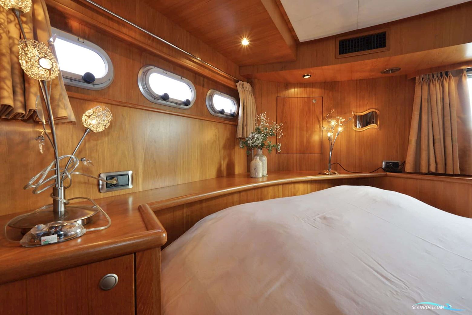 Van den Hoven Exclusive 18.00 VS