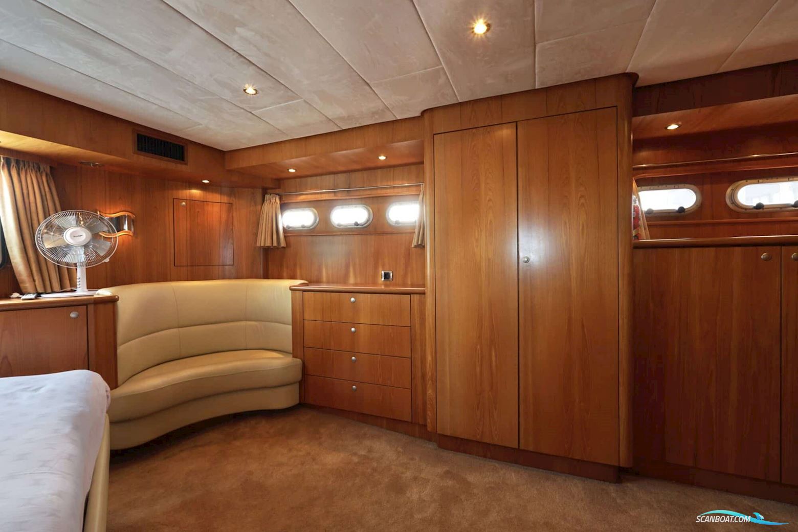 Van den Hoven Exclusive 18.00 VS