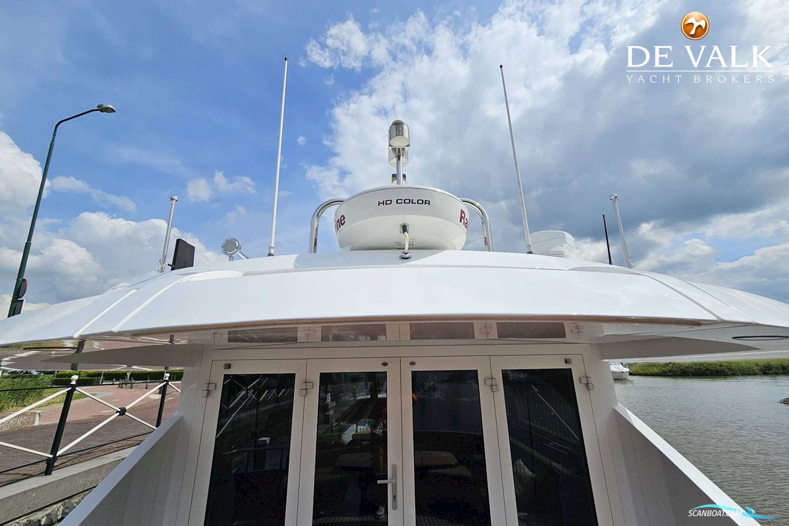 Van Den Hoven Executive 1700