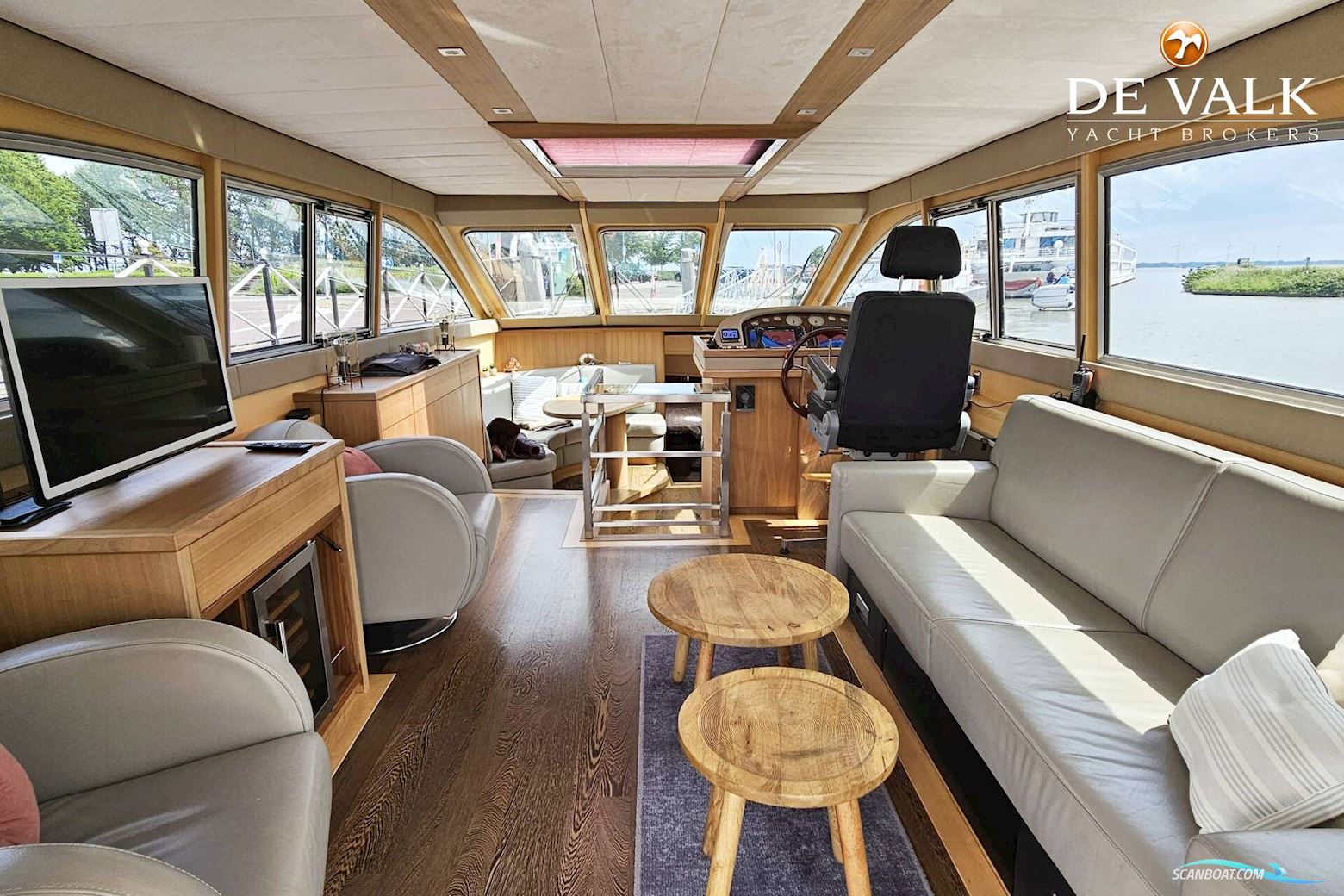 Van Den Hoven Executive 1700