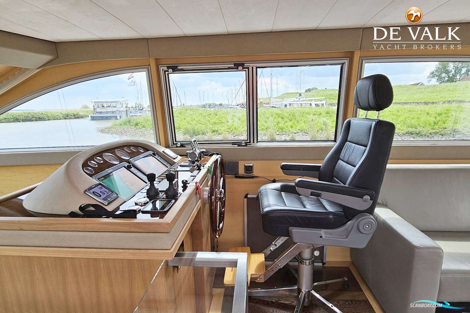 Van Den Hoven Executive 1700