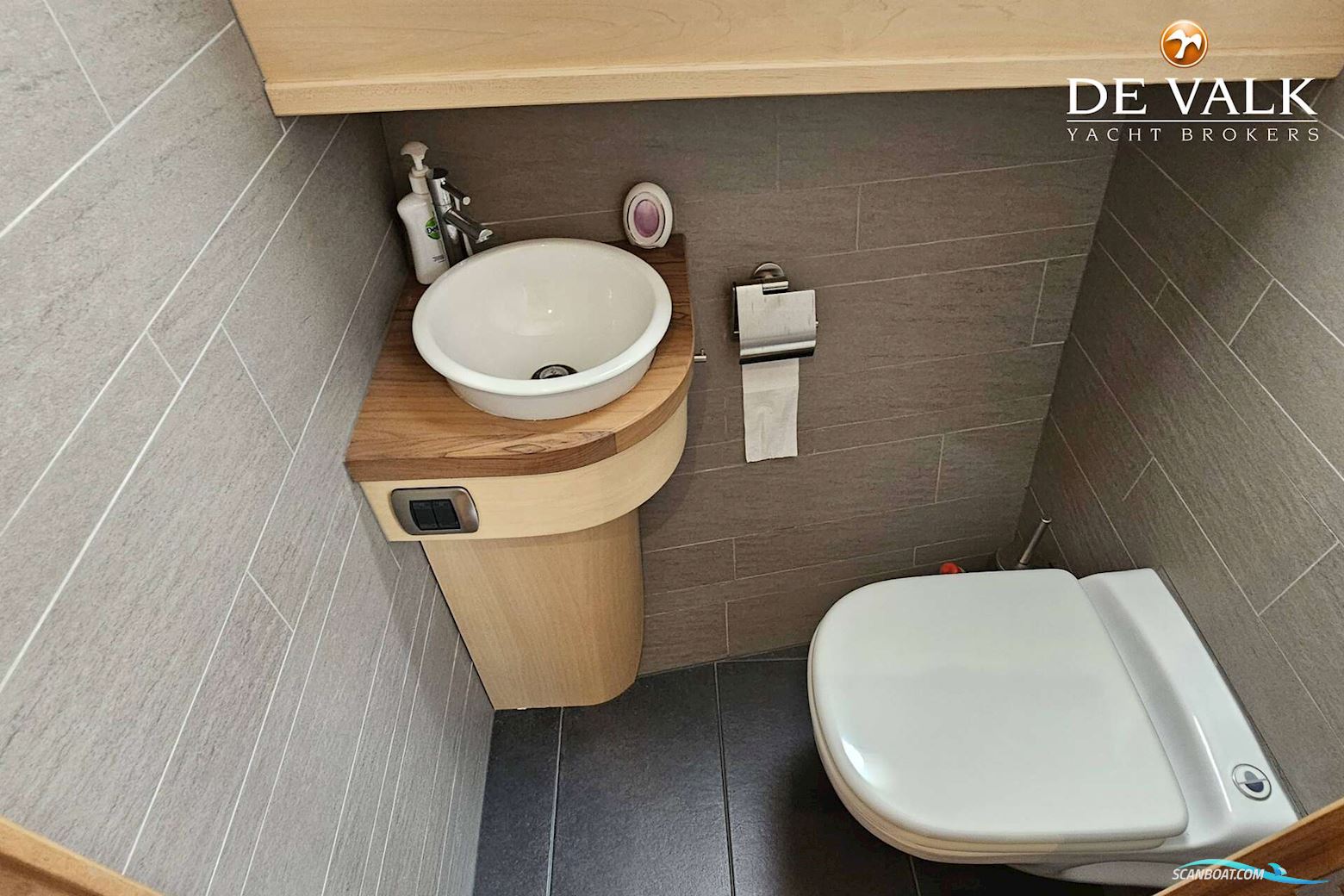 Van Den Hoven Executive 1700