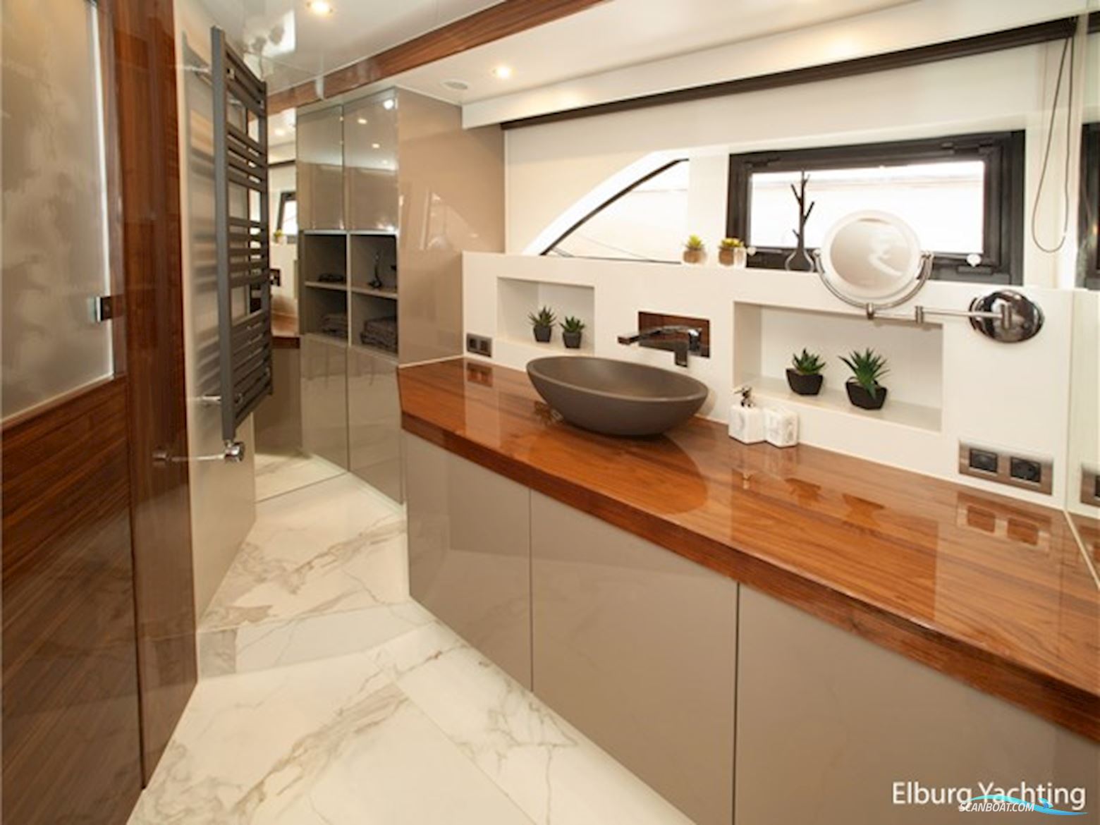 Van Den Hoven Executive 2100