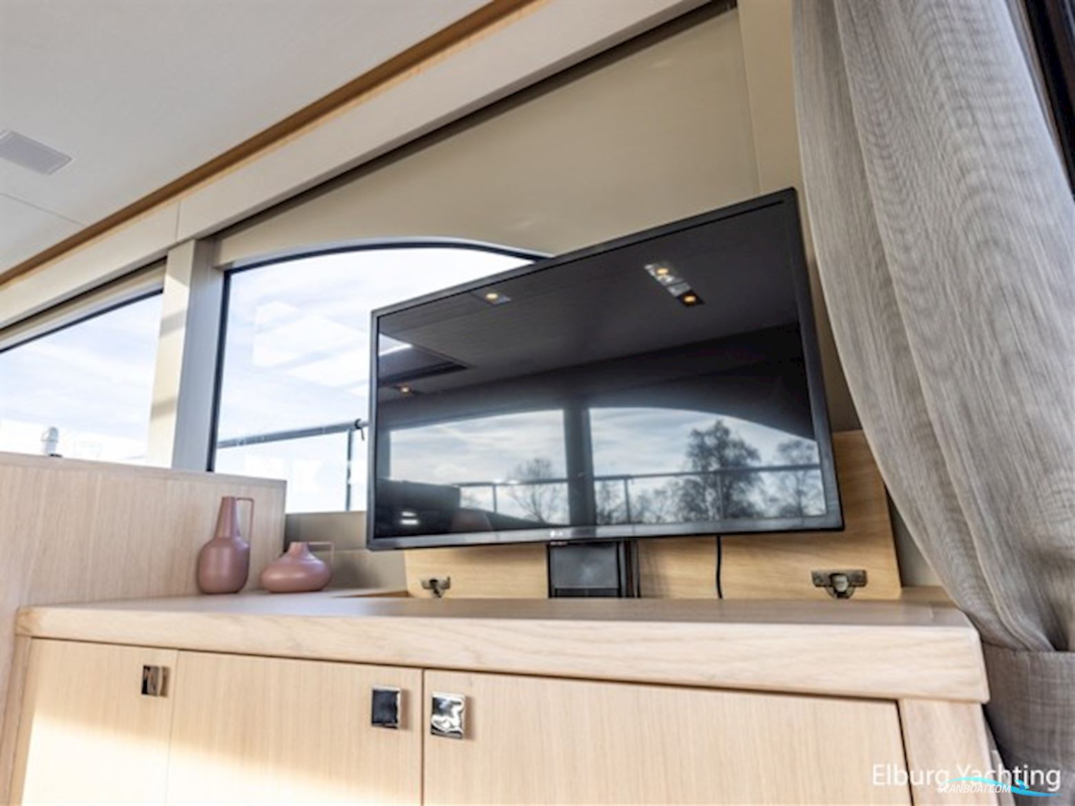 Van Den Hoven Voyager 50