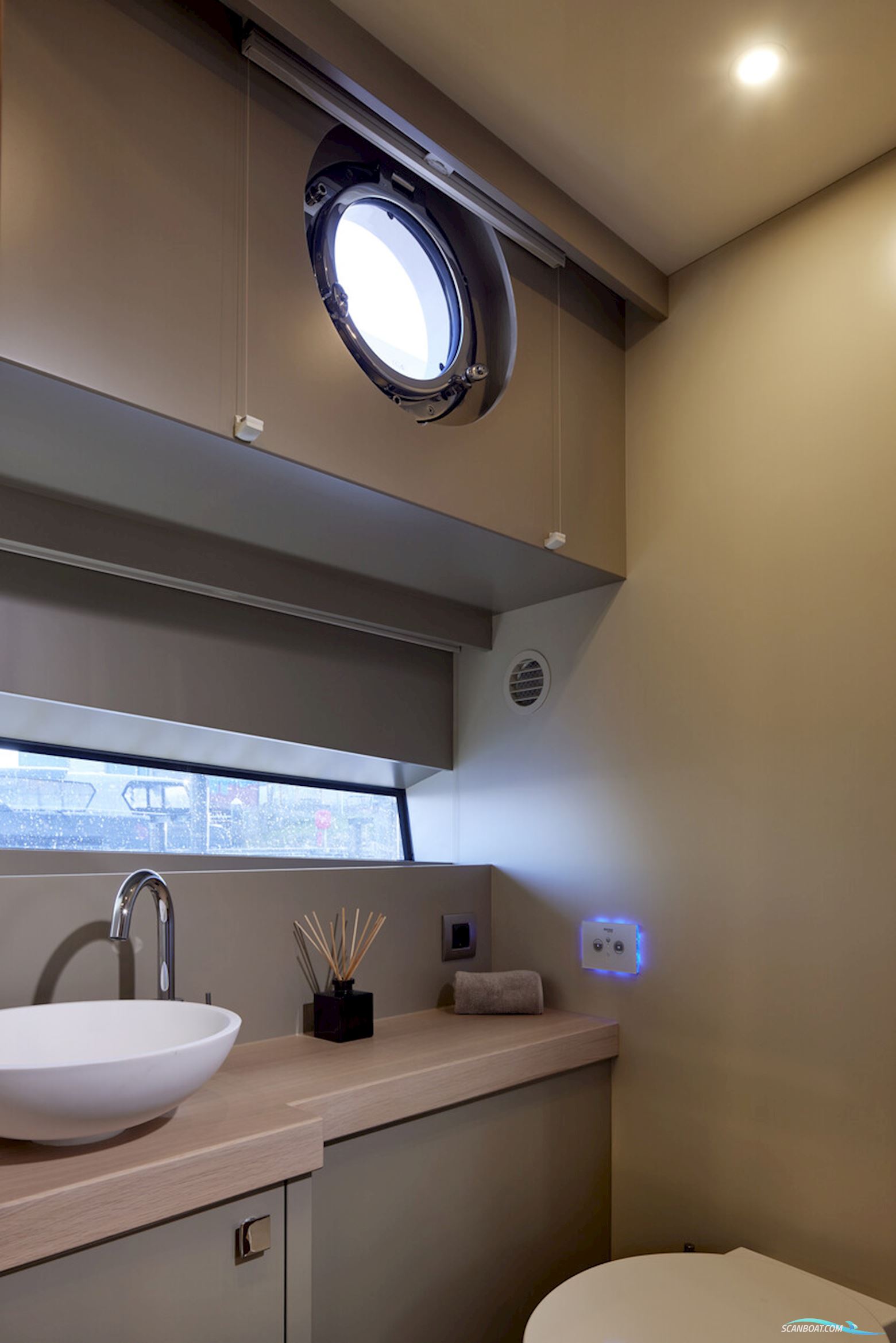 Van Den Hoven Voyager 50