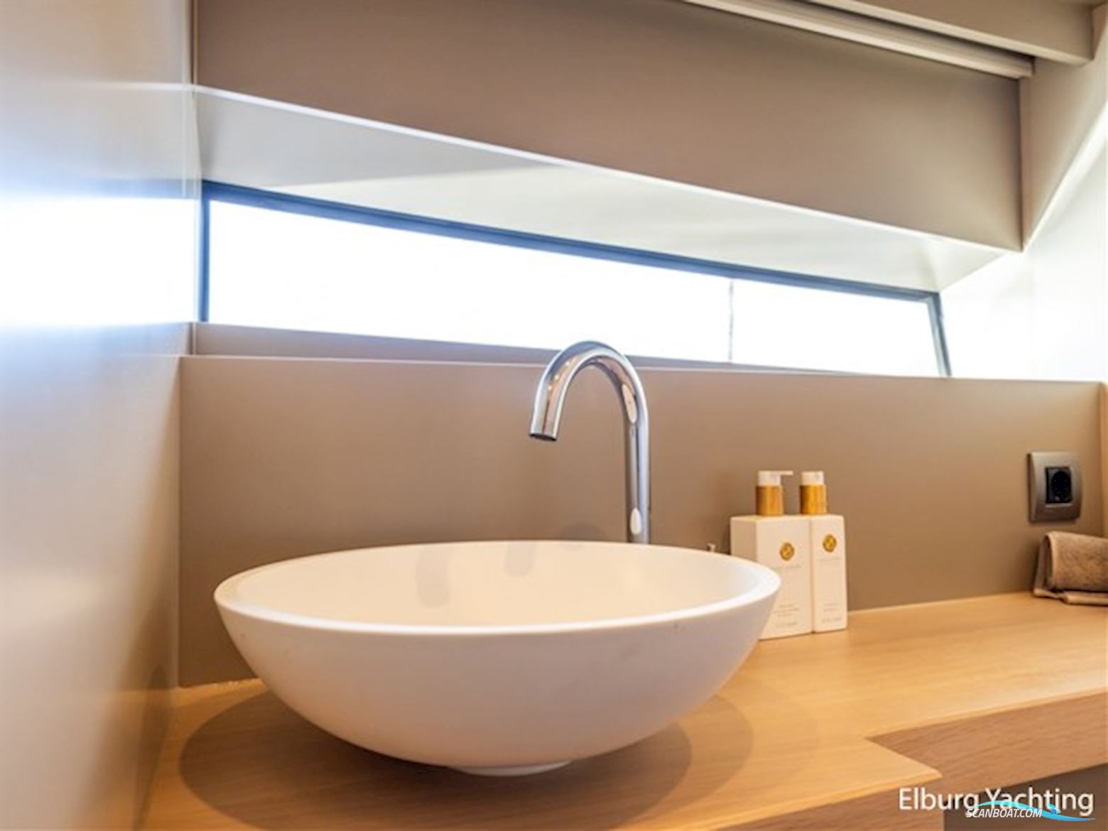 Van Den Hoven Voyager 50