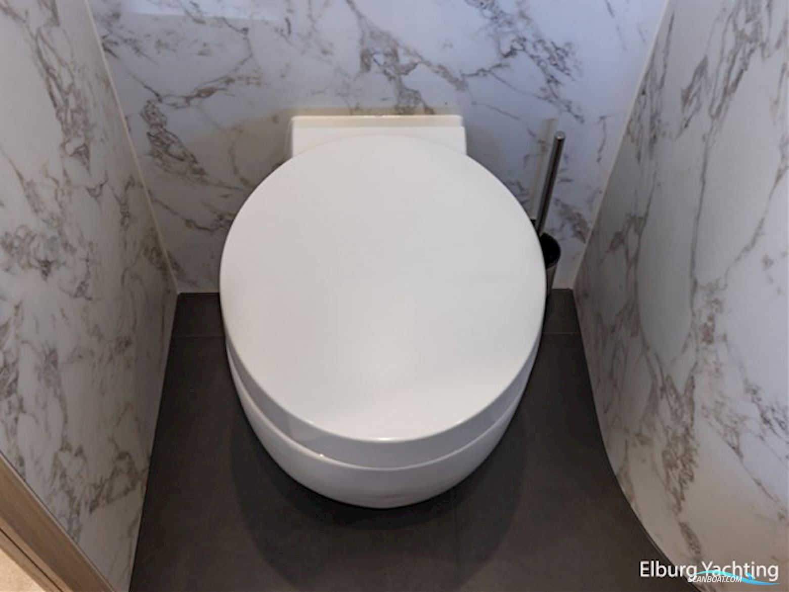 Van Den Hoven Voyager 56