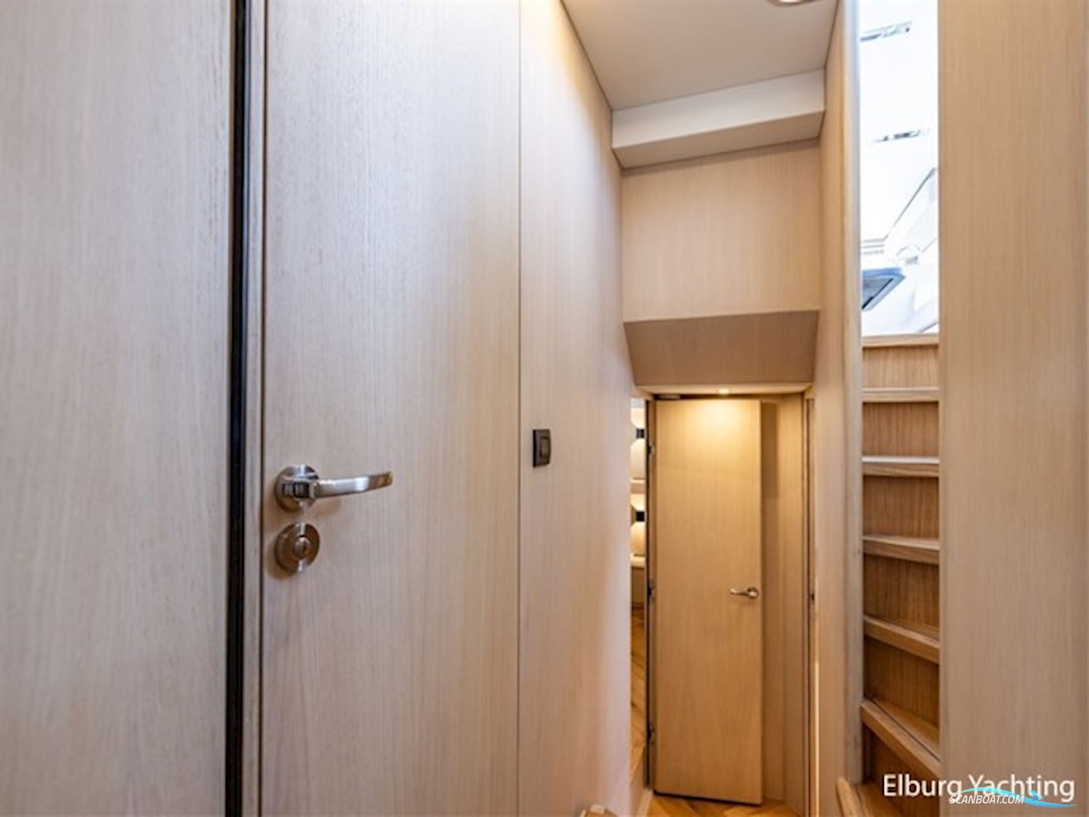 Van Den Hoven Voyager 56