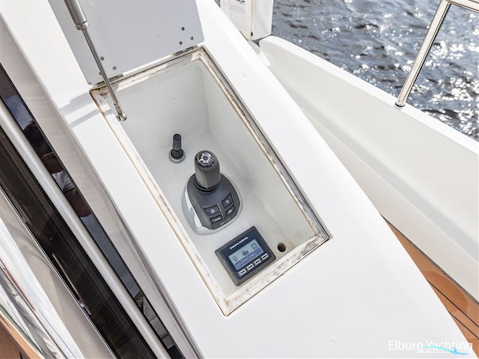 Van der Valk Beachclub 660 - Flybridge 