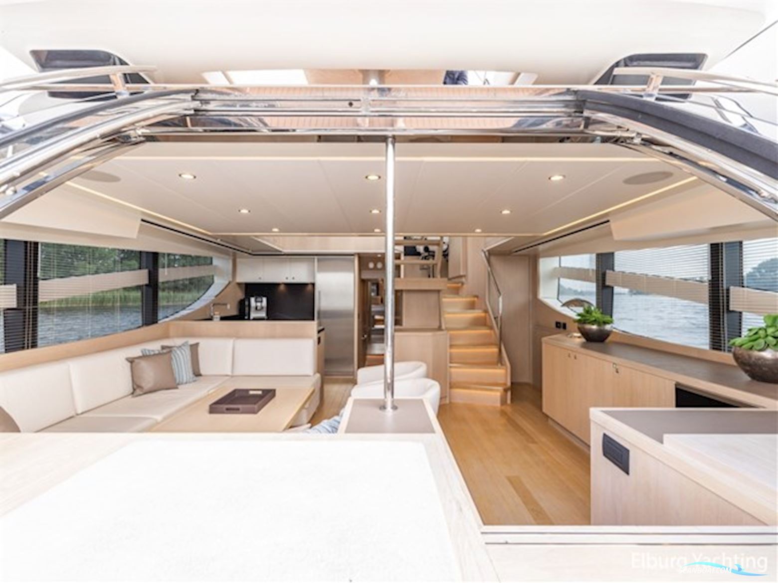 Van der Valk Beachclub 660 - Flybridge 
