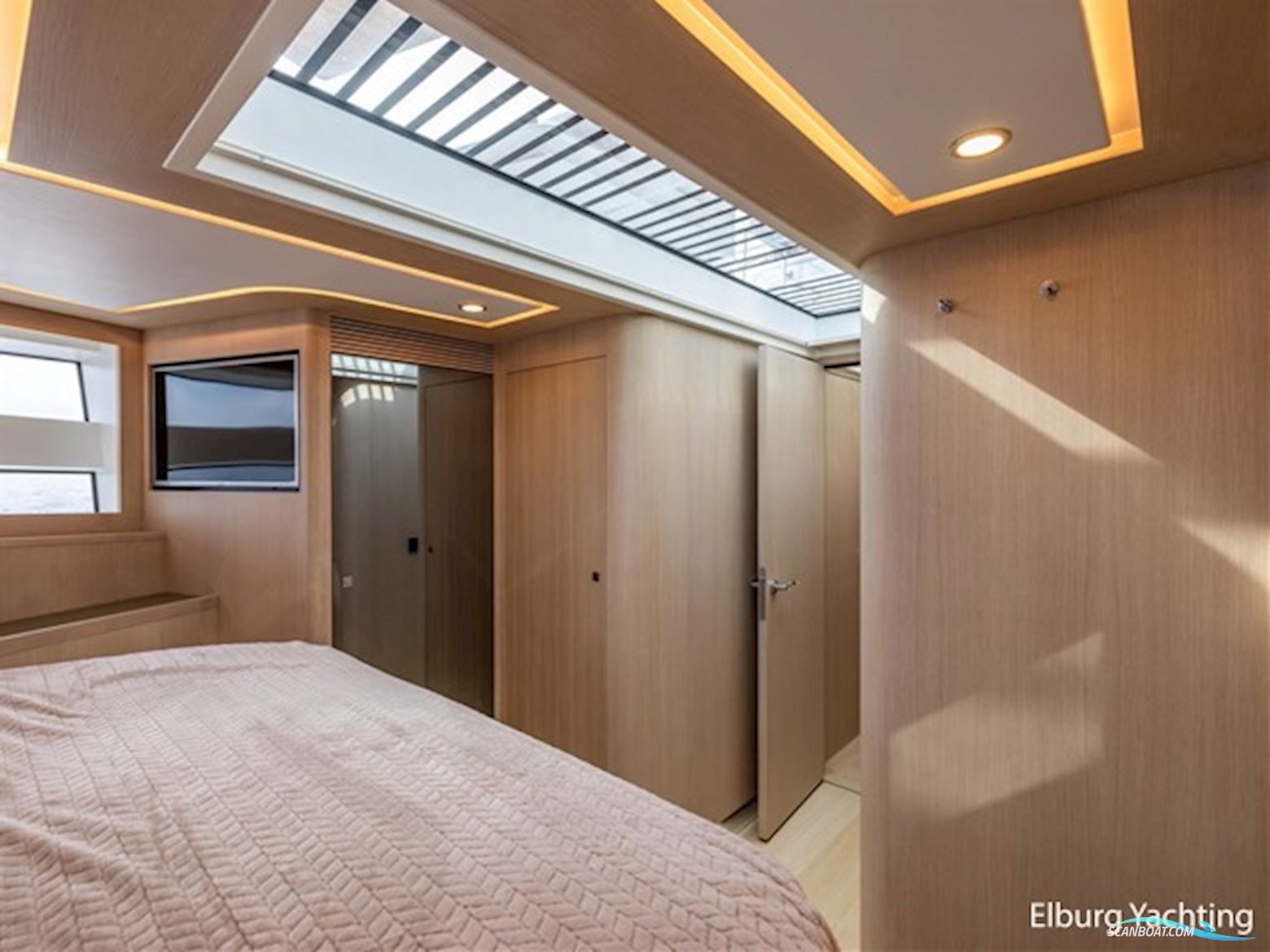 Van der Valk Beachclub 660 - Flybridge 